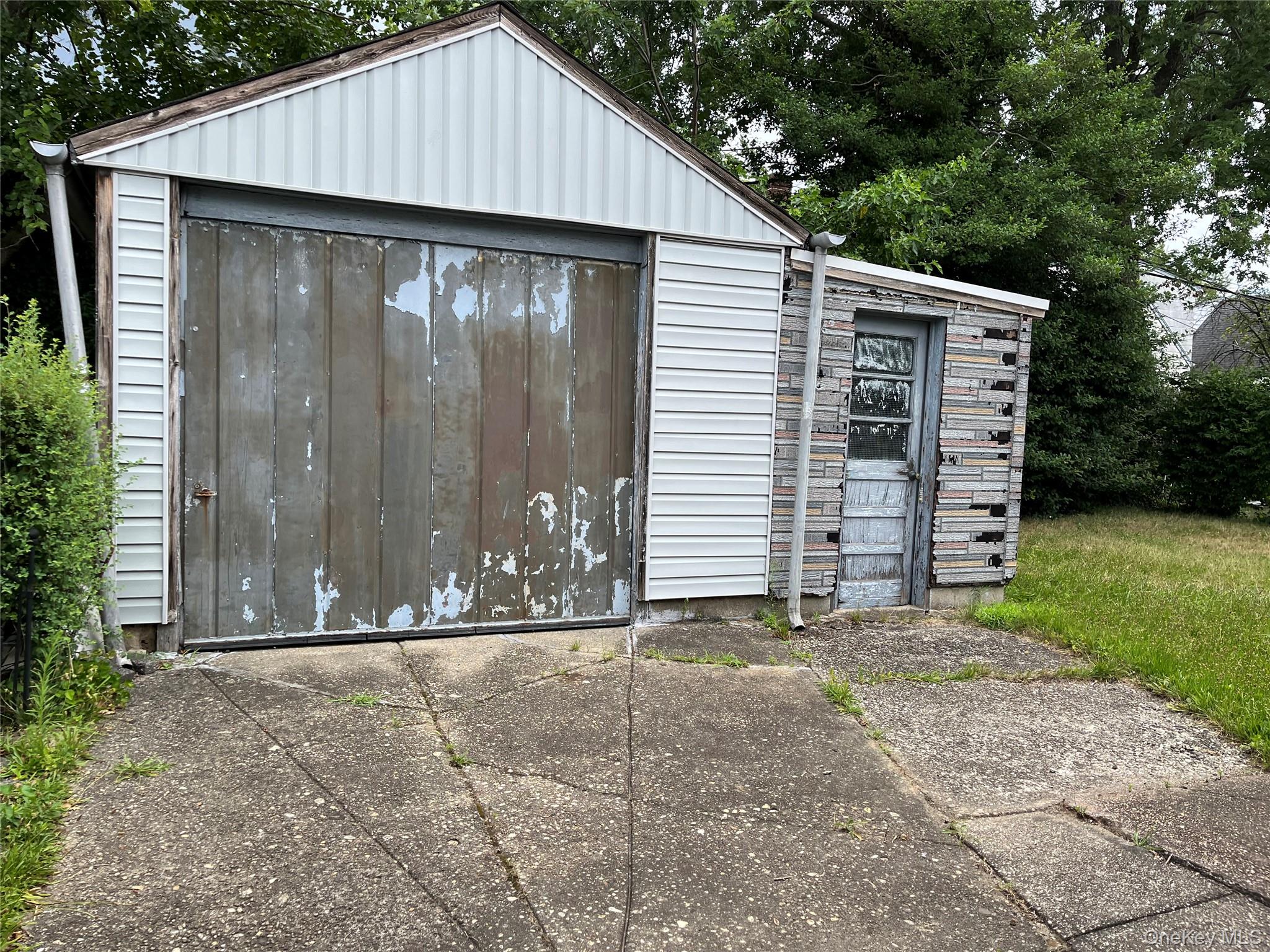 78-07 264 Street, Floral Park, NY 11004