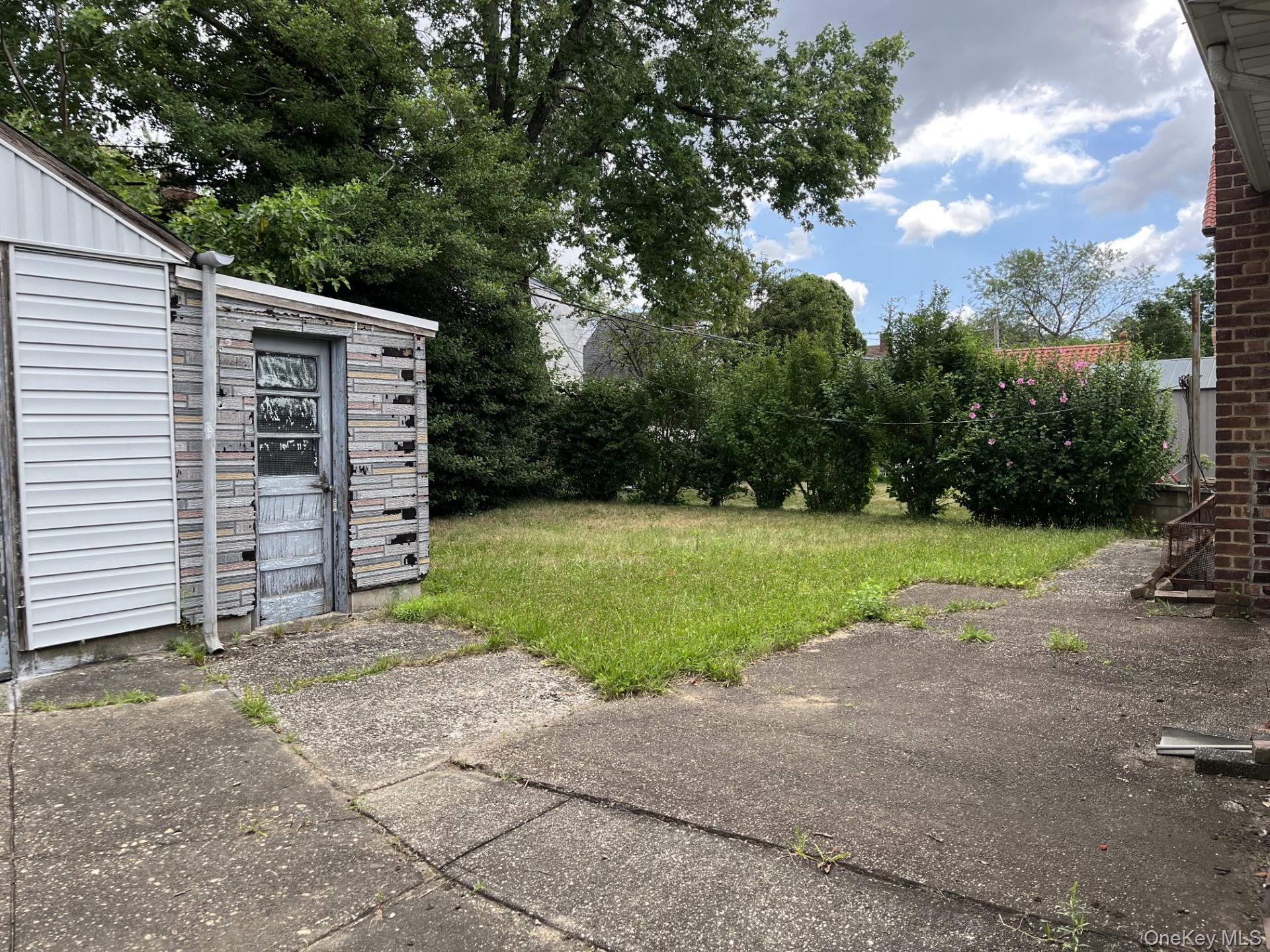 78-07 264 Street, Floral Park, NY 11004