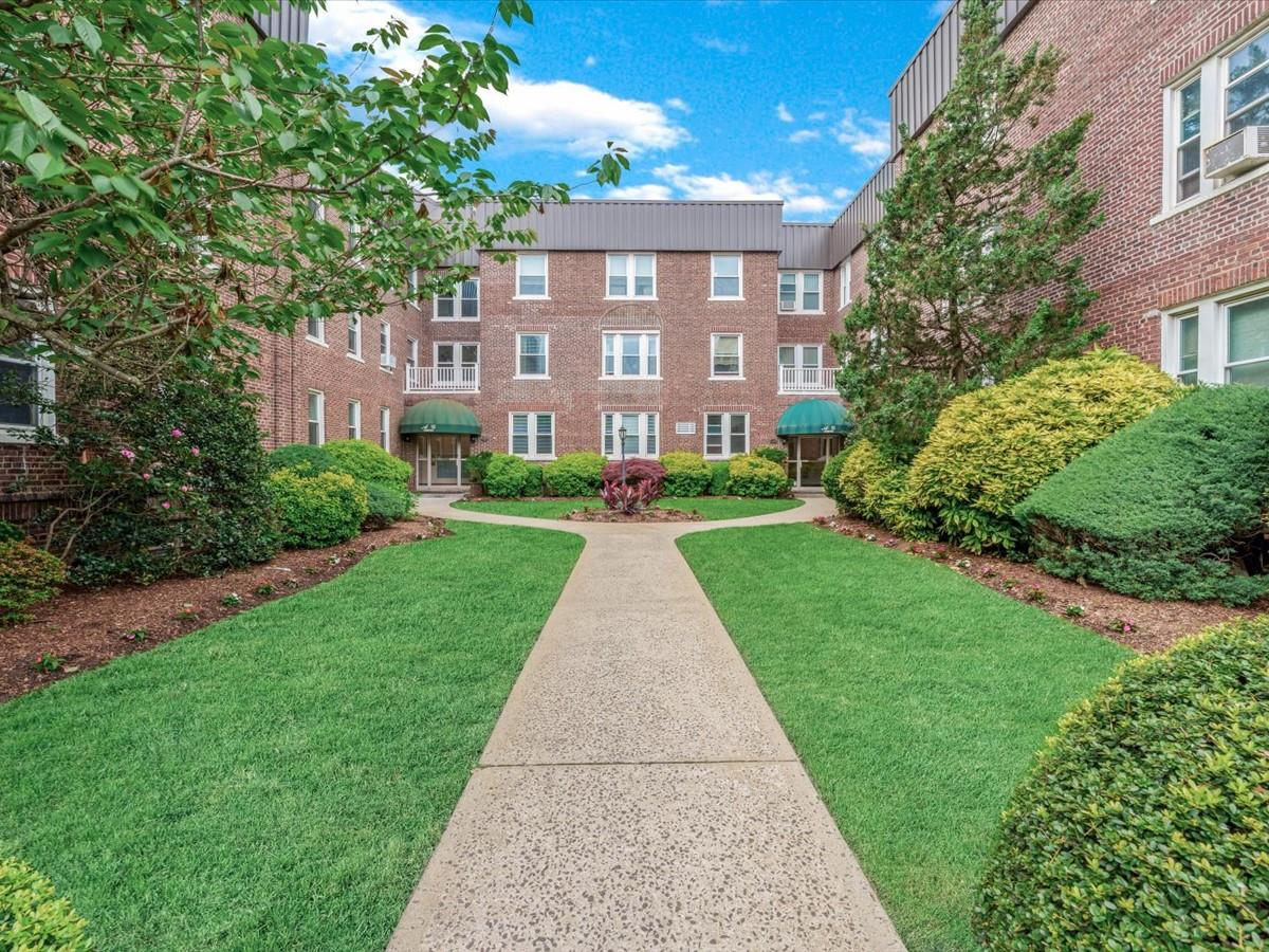 185 Atlantic Avenue # C14, Lynbrook, NY 11563
