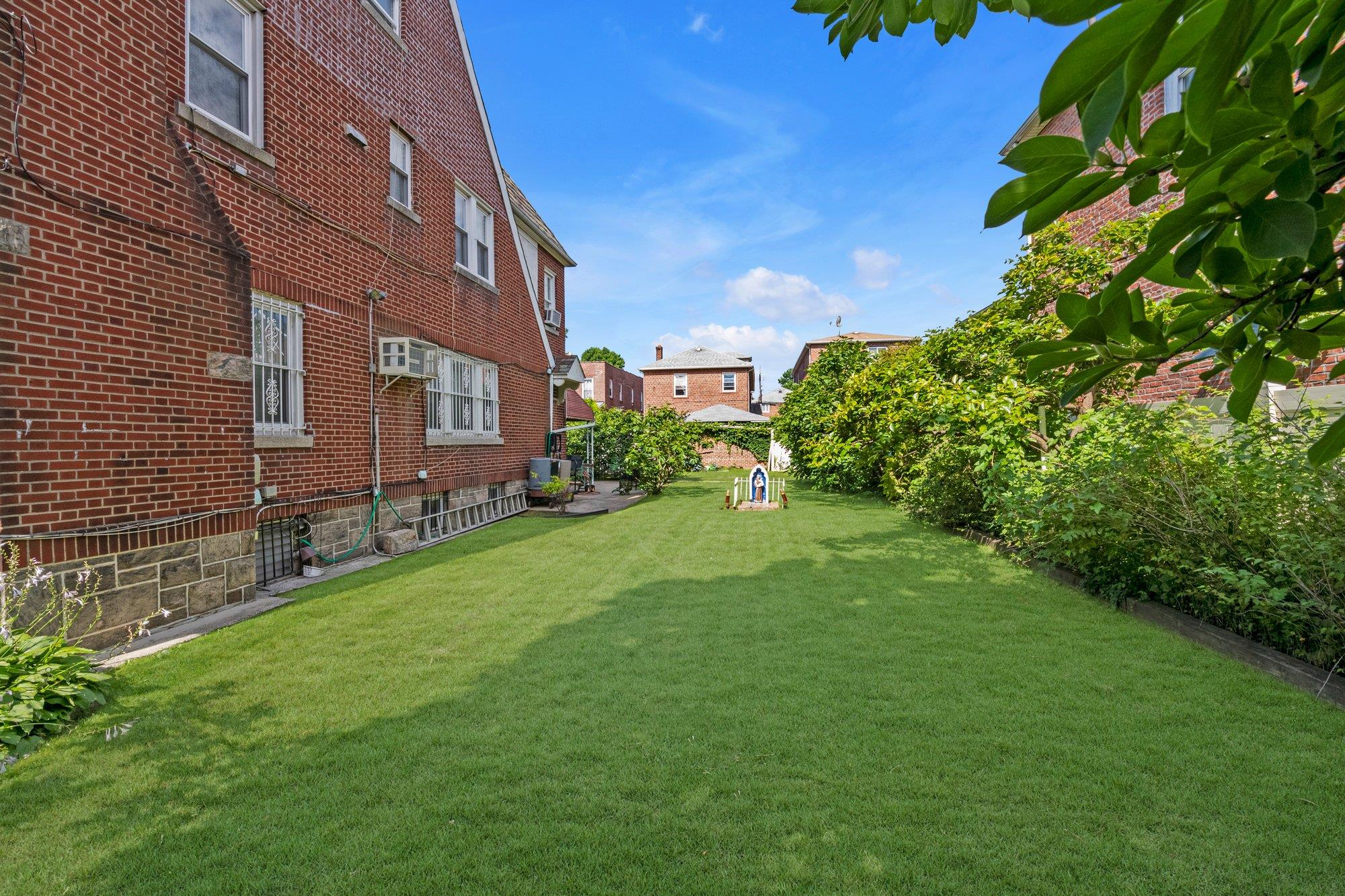 2441 Yates Avenue, Bronx, NY 10469