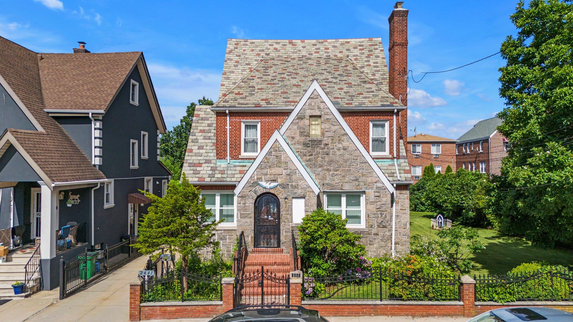2441 Yates Avenue, Bronx, NY 10469