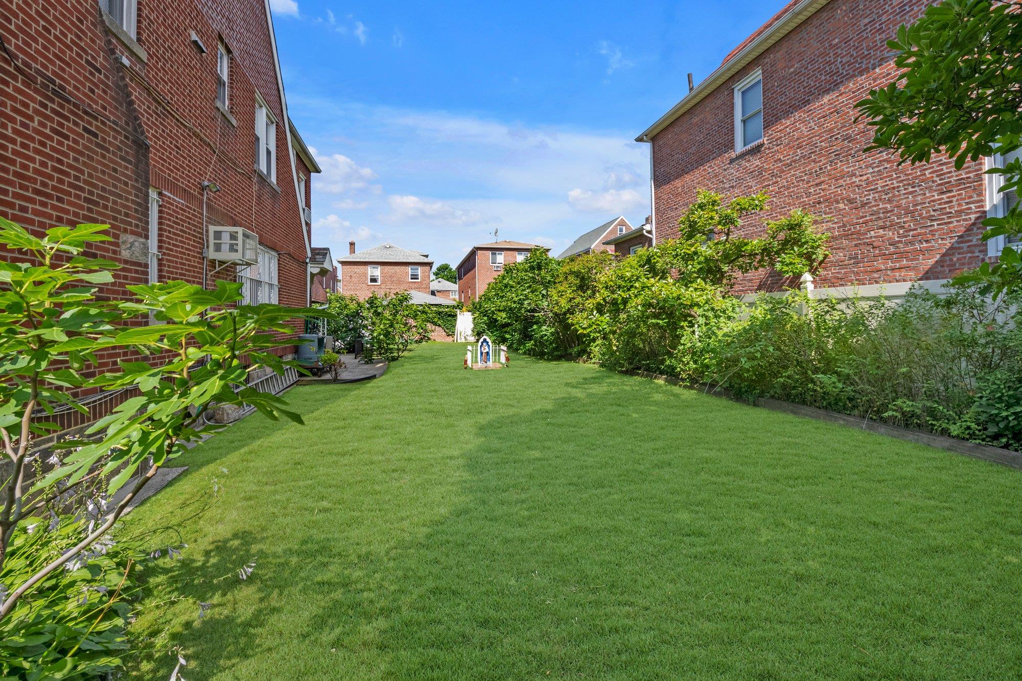 2441 Yates Avenue, Bronx, NY 10469