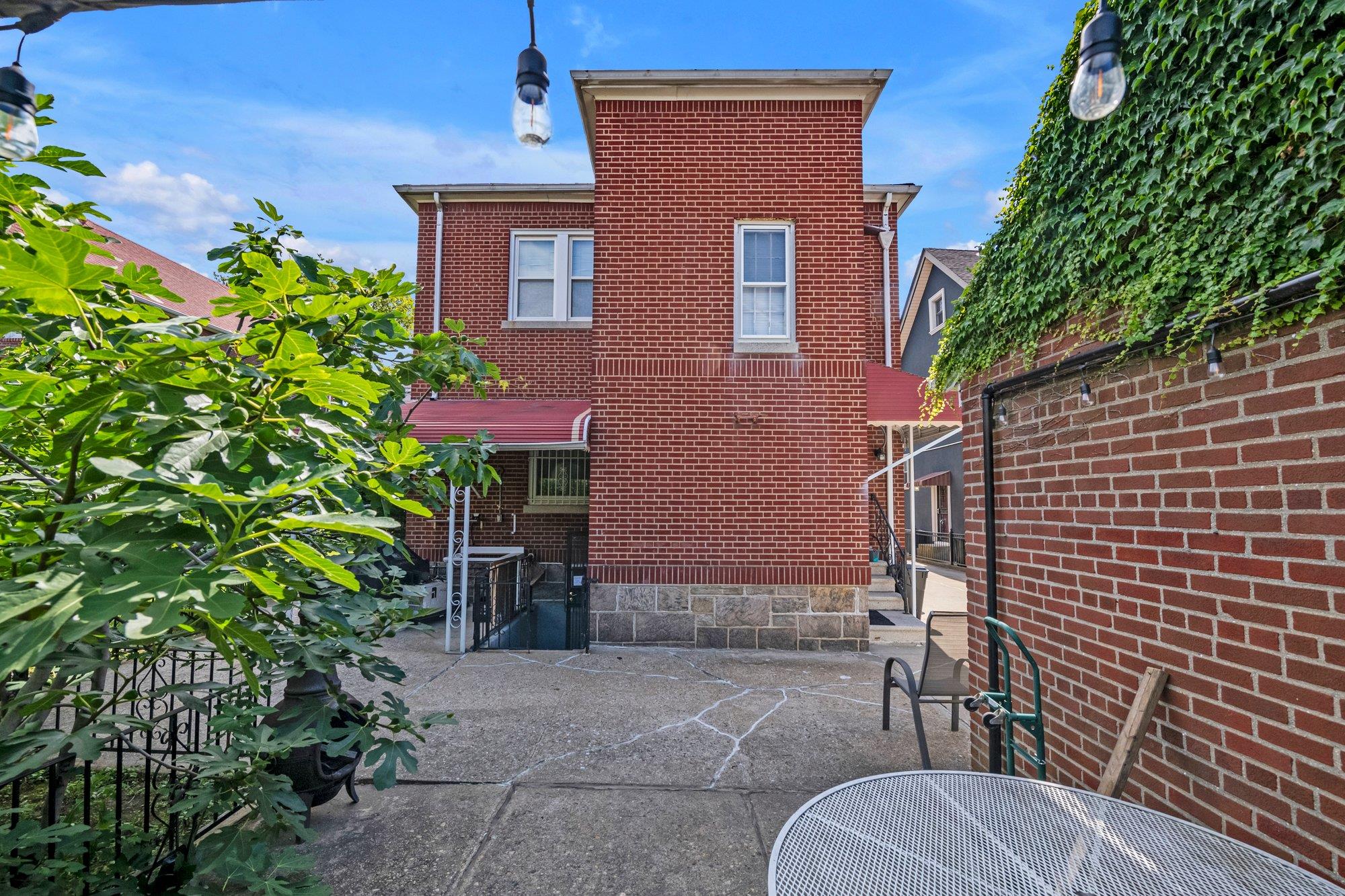 2441 Yates Avenue, Bronx, NY 10469