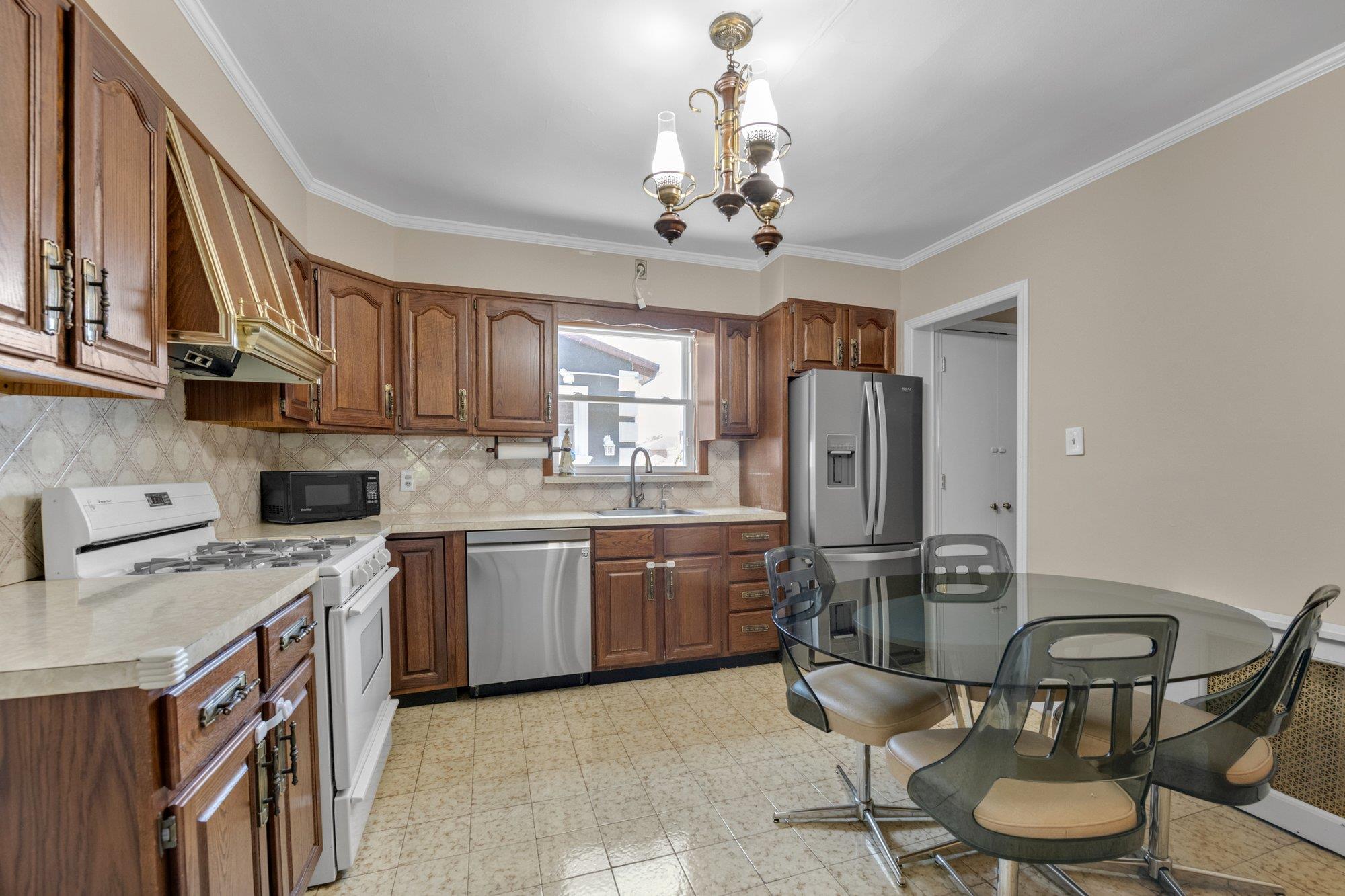 2441 Yates Avenue, Bronx, NY 10469