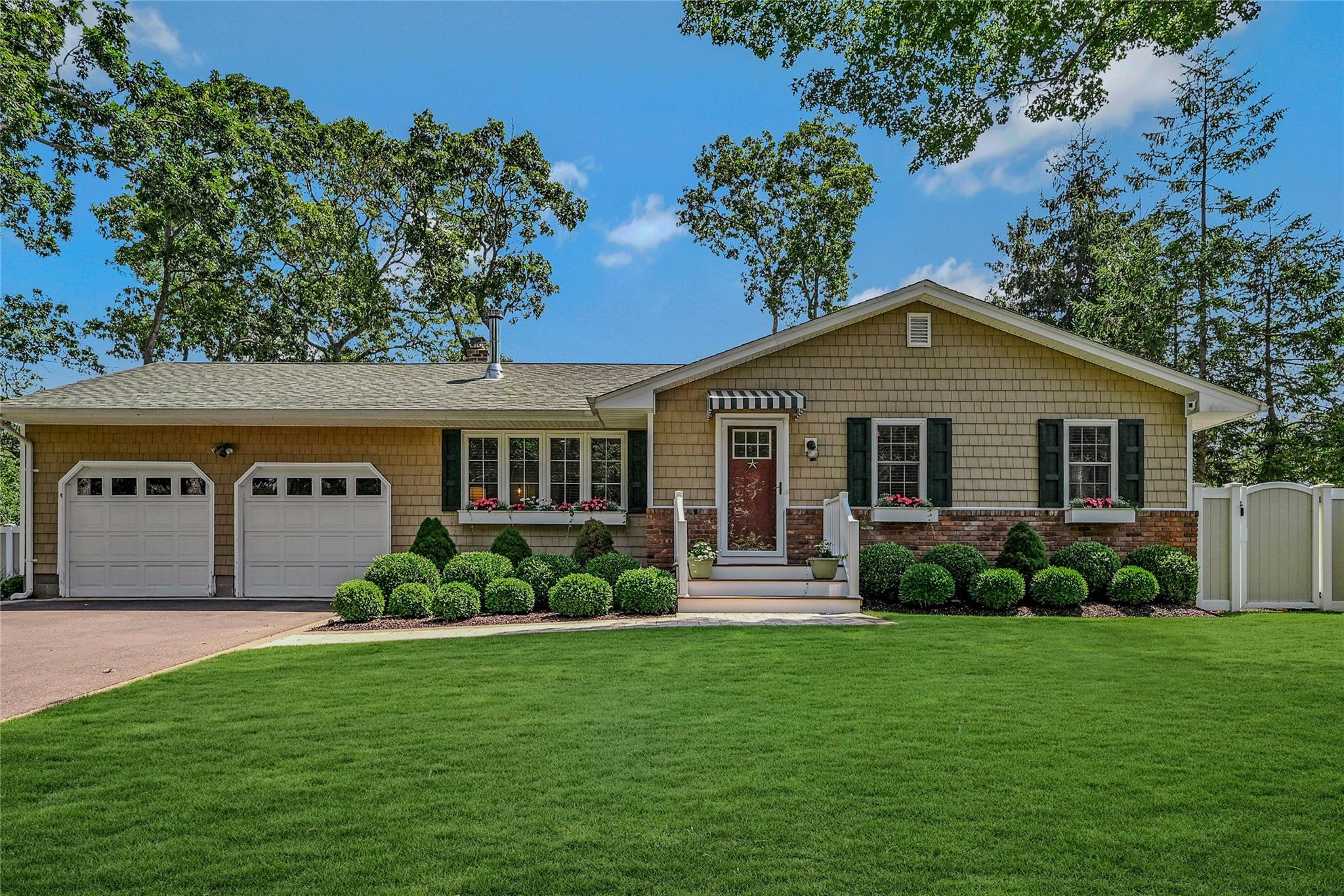 18 N Westbury Road, Hampton Bays, NY 11946