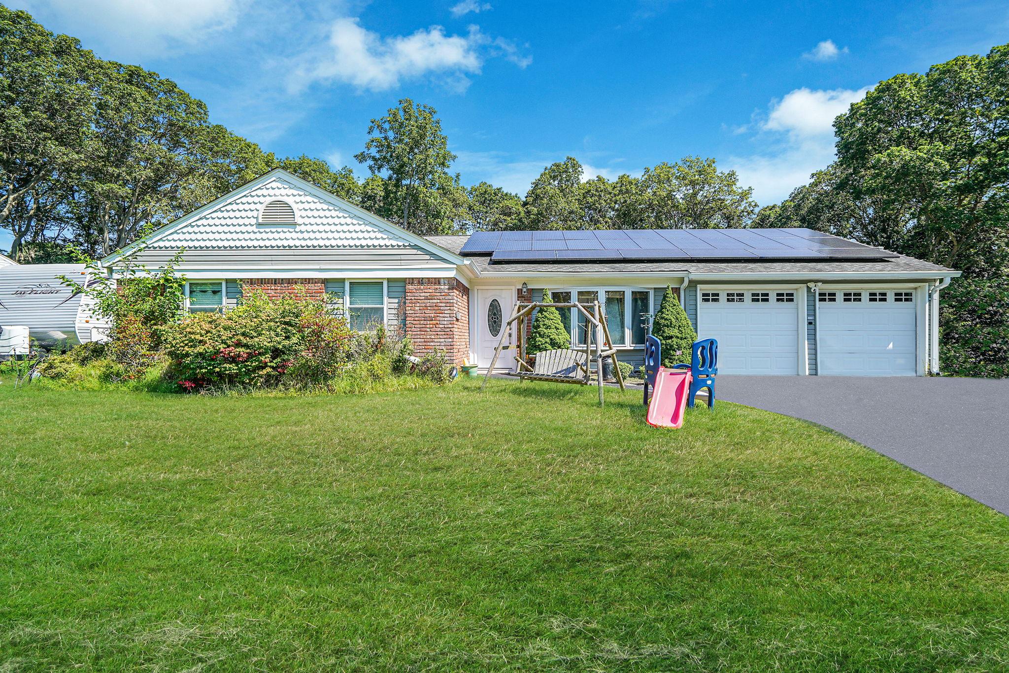 32 Summercress Lane, Coram, NY 11727