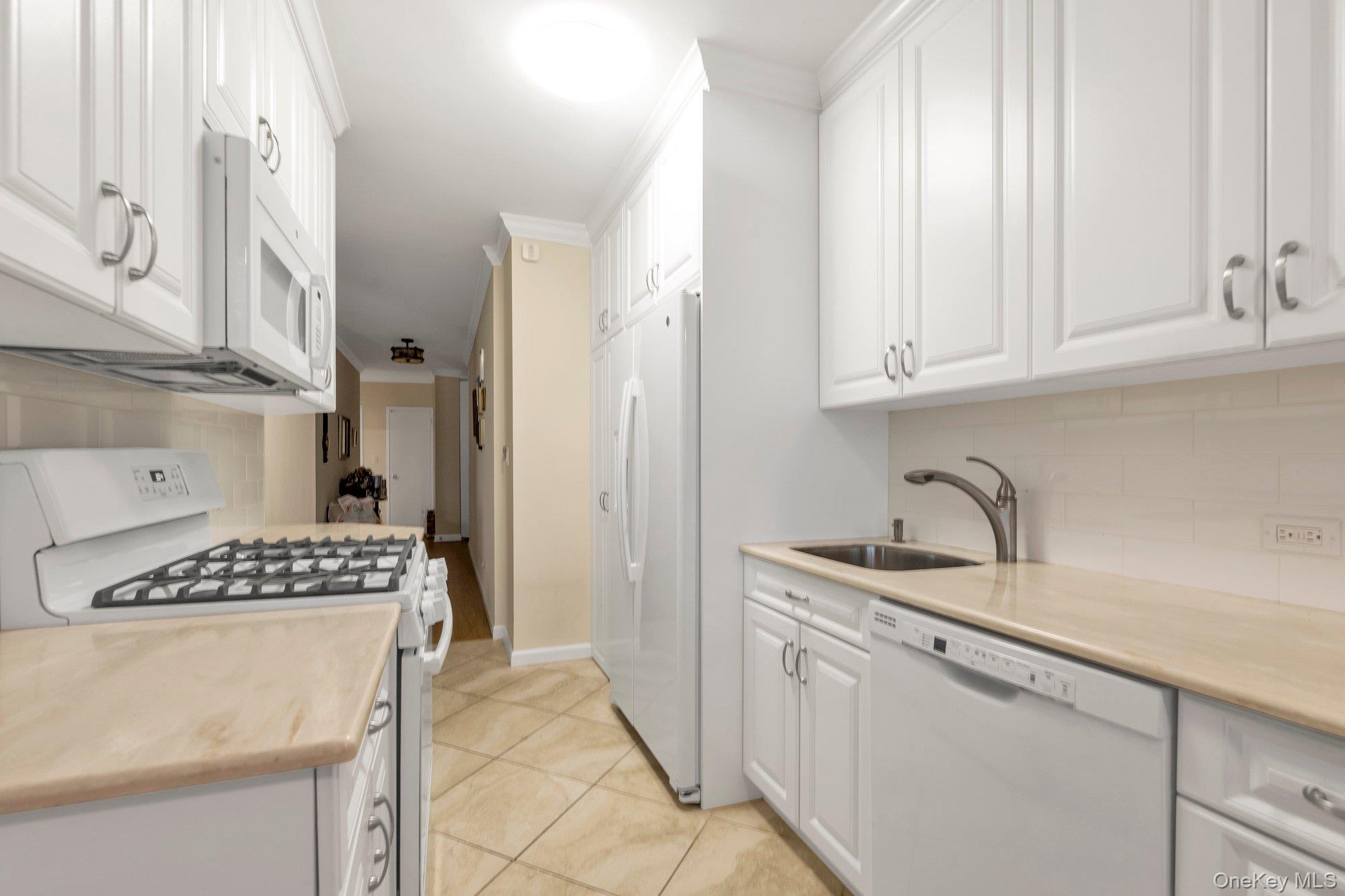 269-10 Grand Central Parkway # 4V, Floral Park, NY 11005