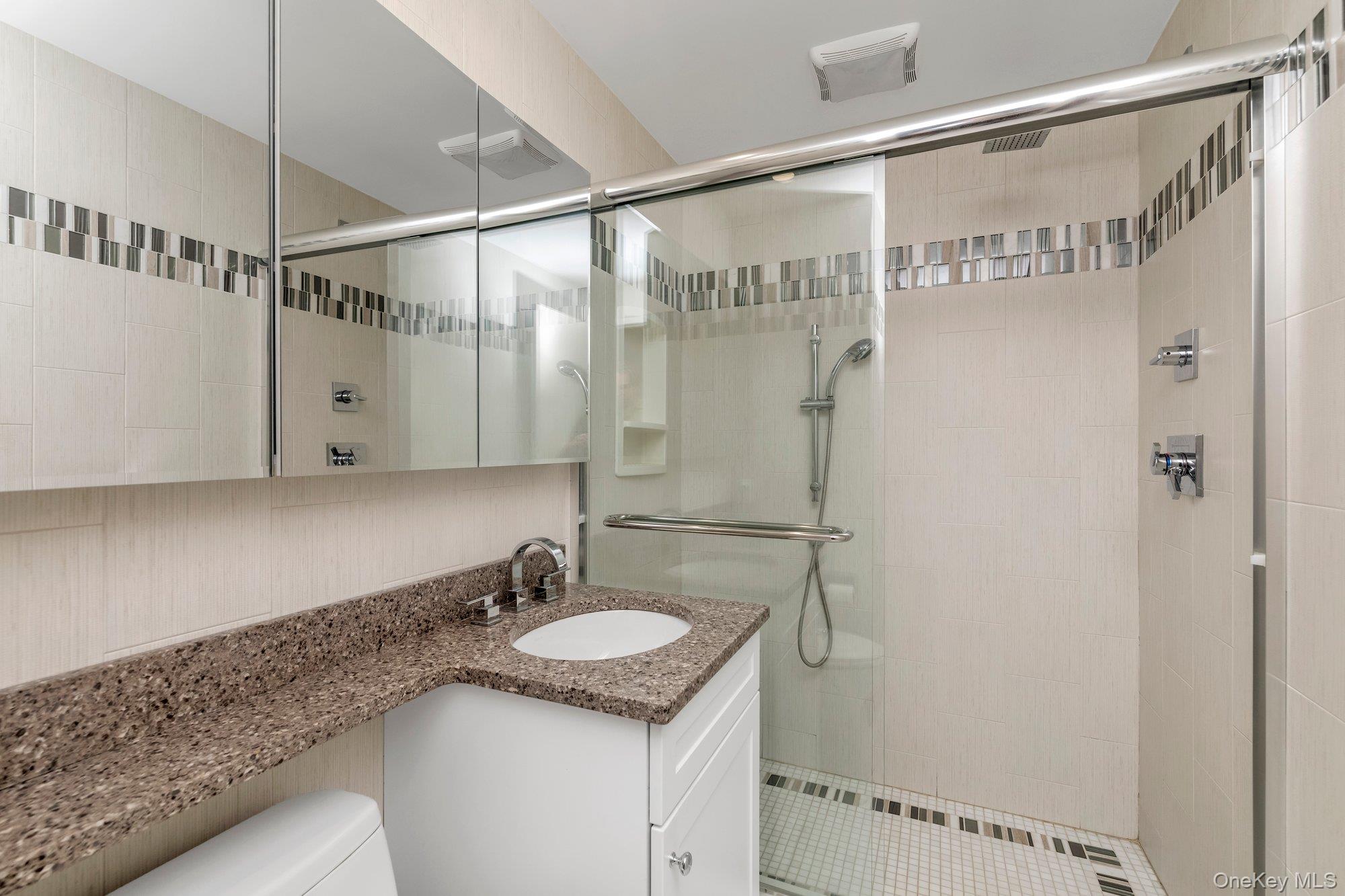 269-10 Grand Central Parkway # 4V, Floral Park, NY 11005