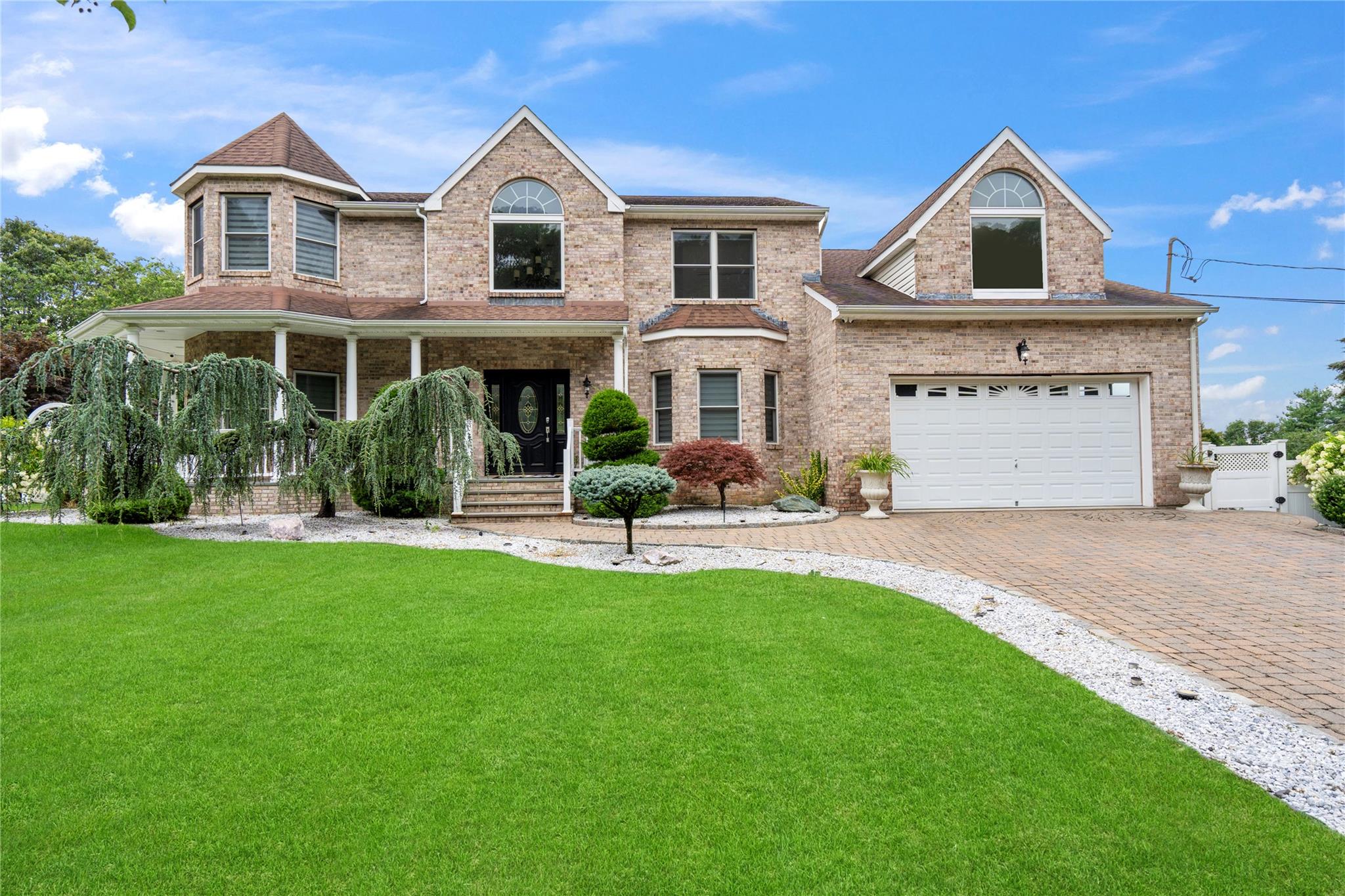 324 Mac Arthur Boulevard, Hauppauge, NY 11788