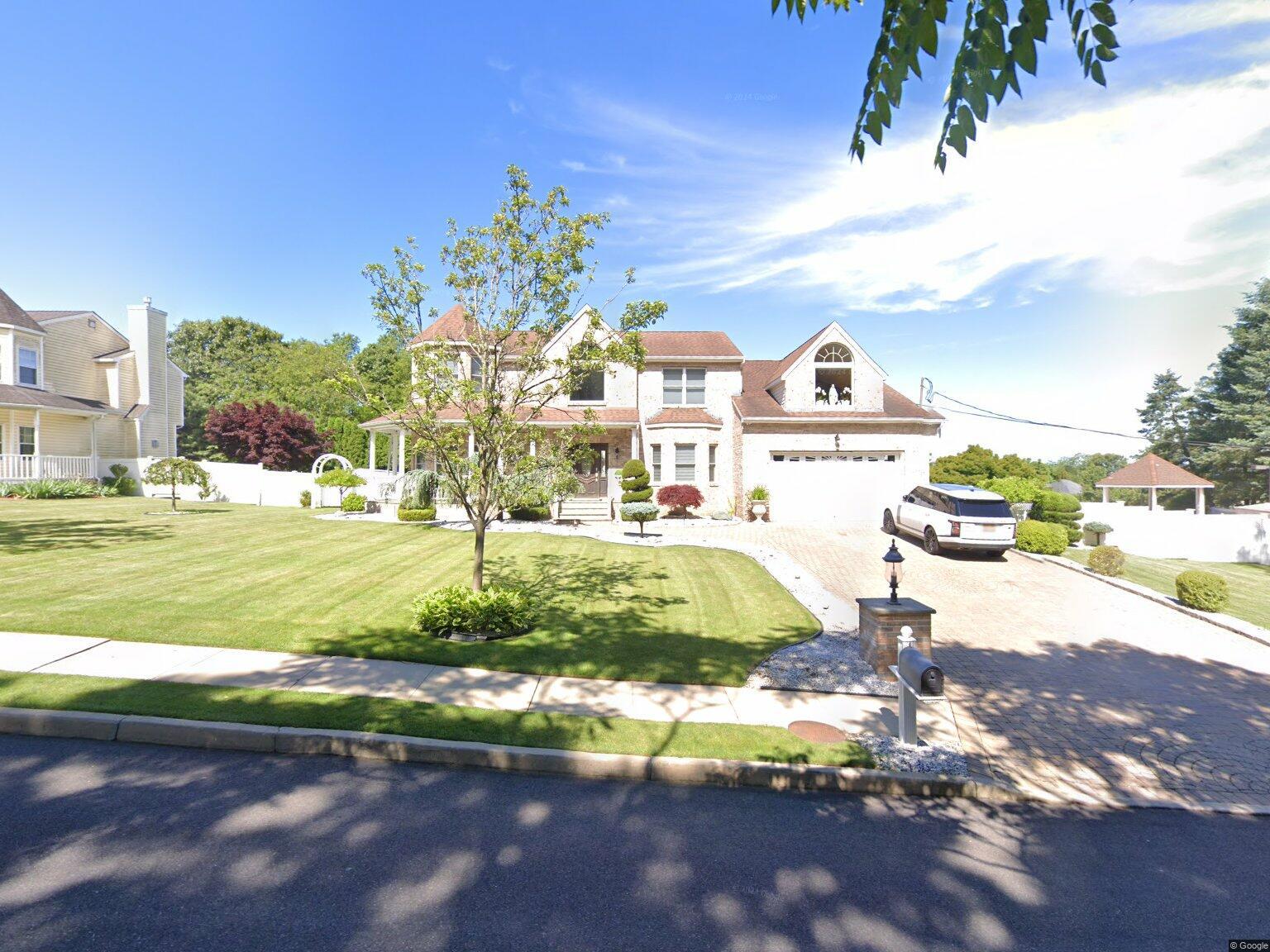 324 Mac Arthur Boulevard, Hauppauge, NY 11788