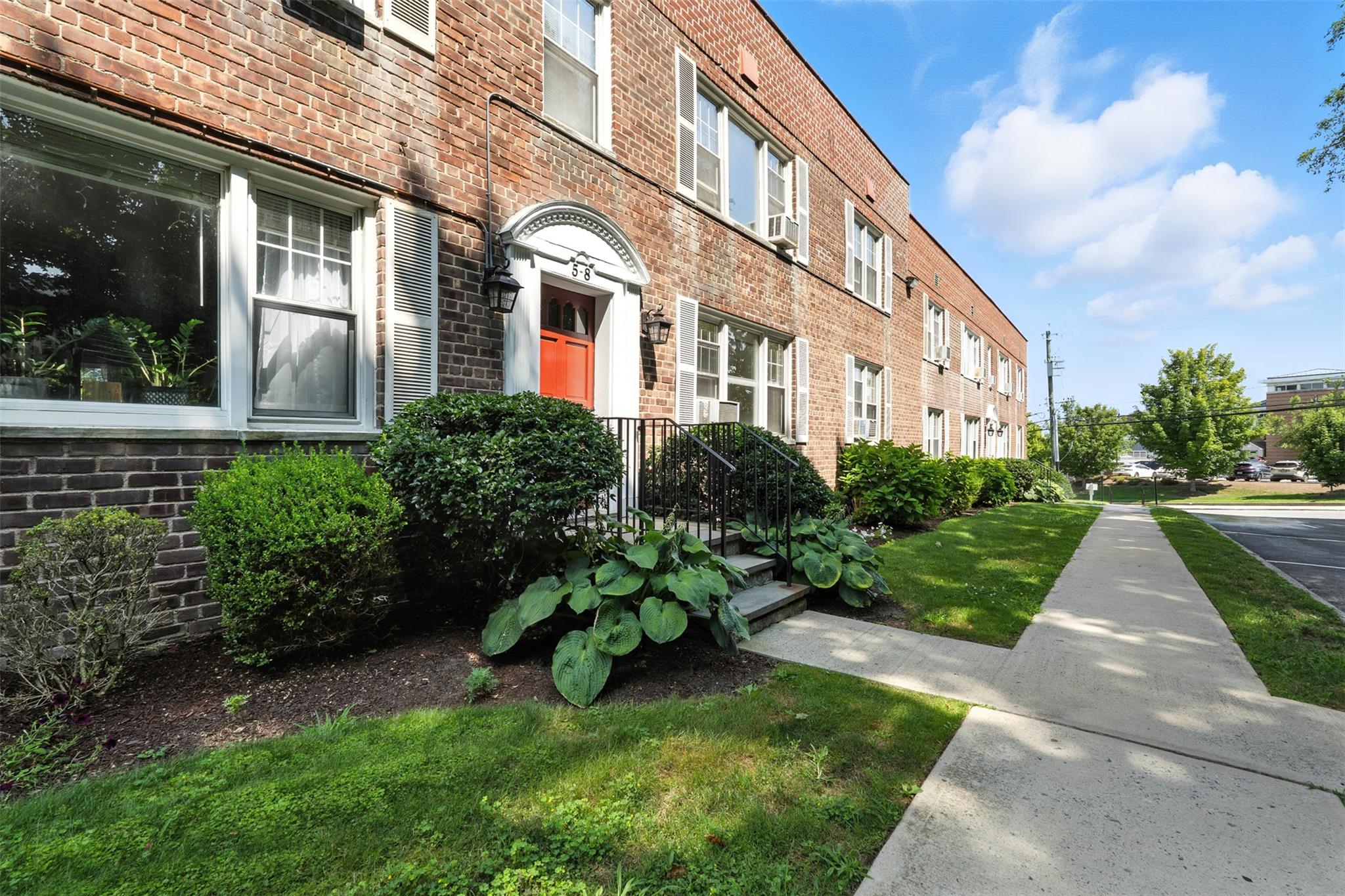 14 Soundview Avenue # 8, White Plains, NY 10606