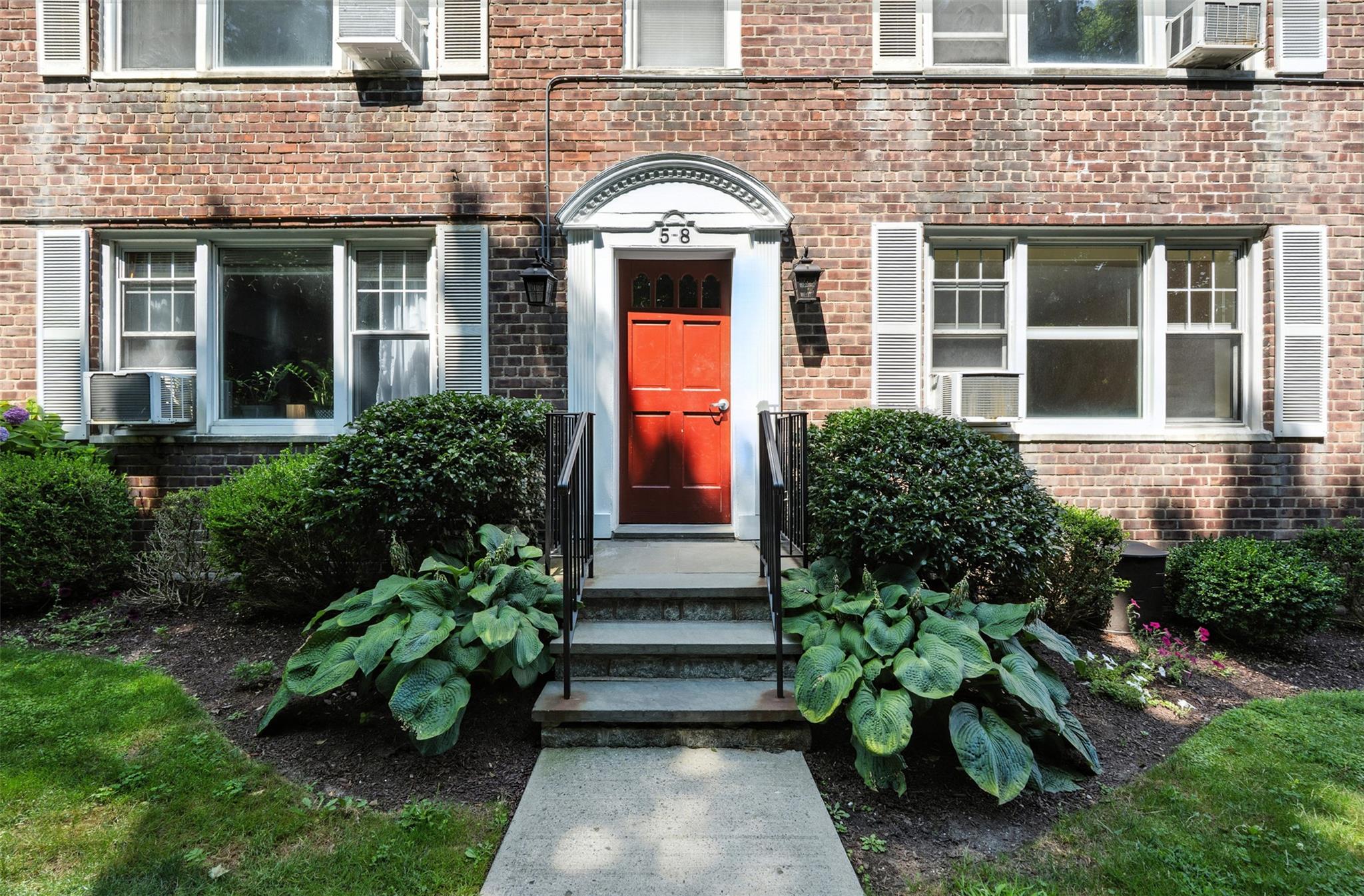 14 Soundview Avenue # 8, White Plains, NY 10606