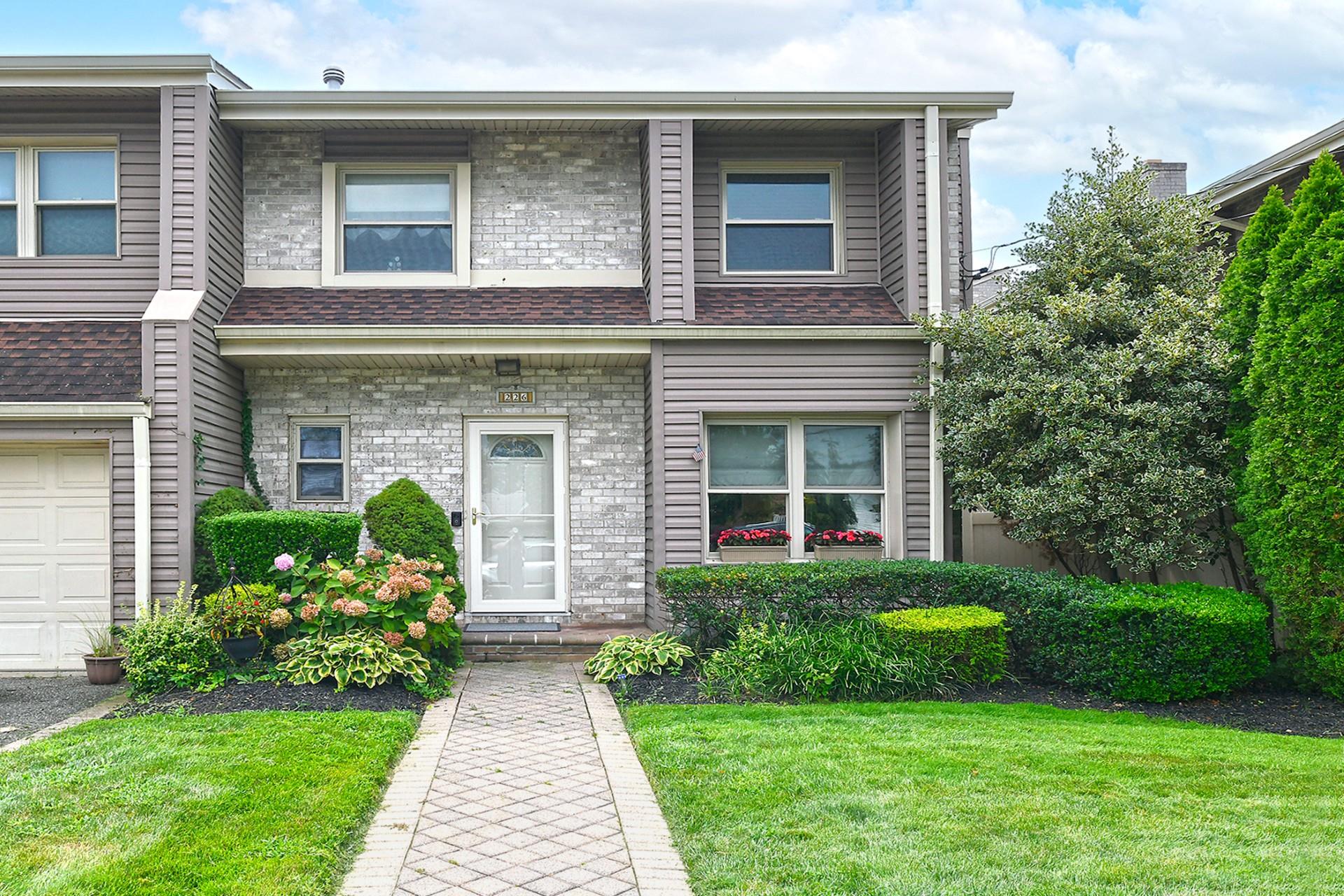 226 Oakview Avenue, Oceanside, NY 11572