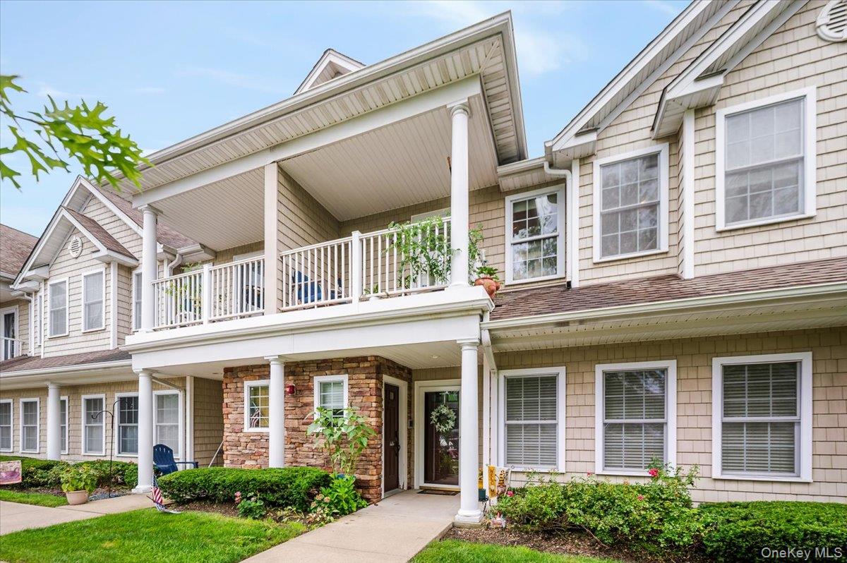 32 Della Drive # 32, West Babylon, NY 11704