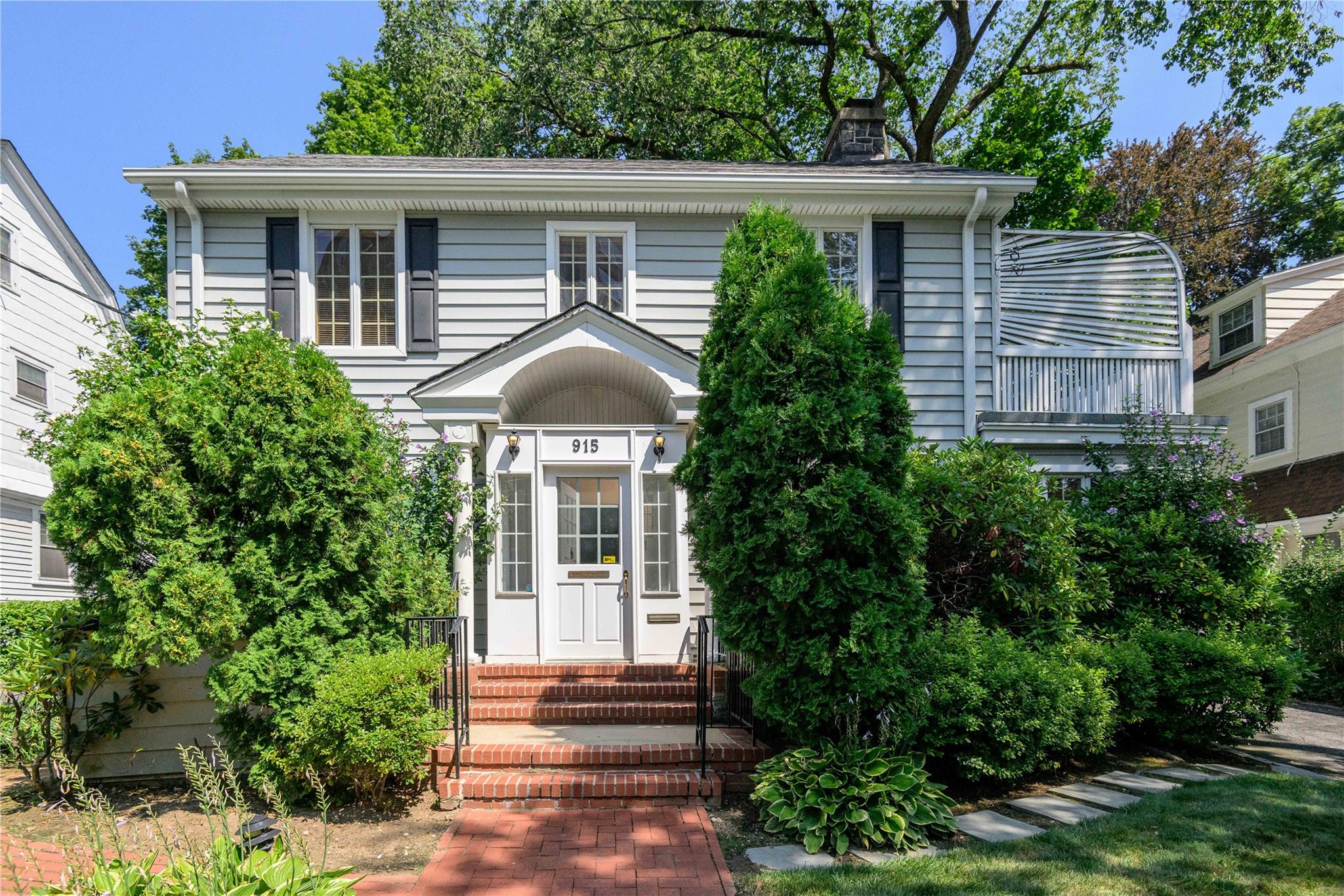 915 Palmer Road, Bronxville, NY 10708