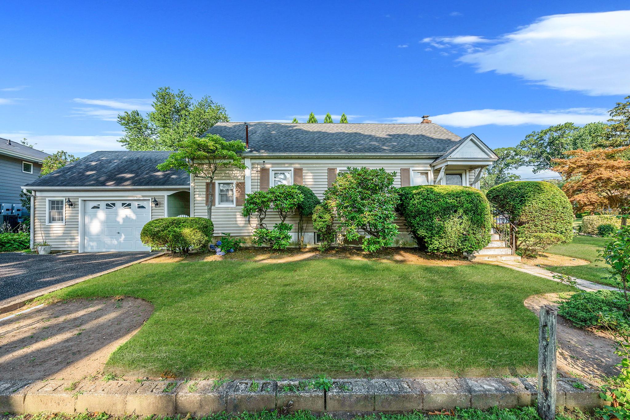 2 Cherry Road, Bayville, NY 11709