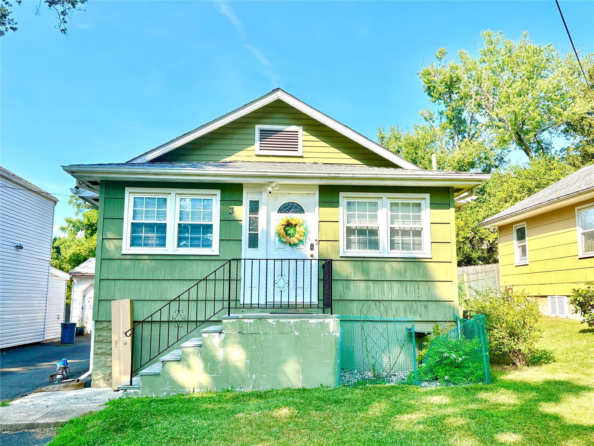 3 Louis Avenue, Valley Cottage, NY 10989