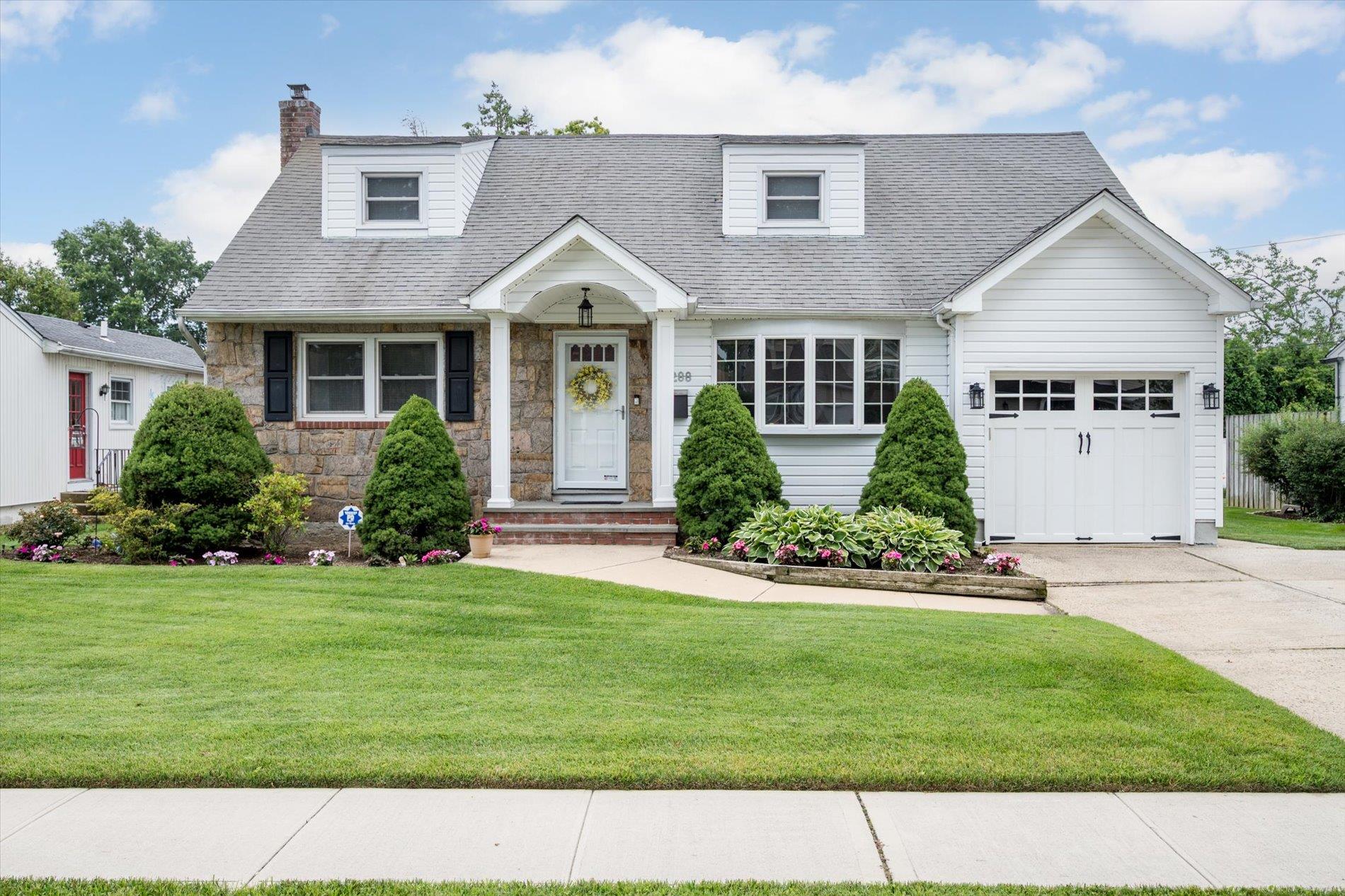 2288 Locust Street, North Merrick, NY 11566
