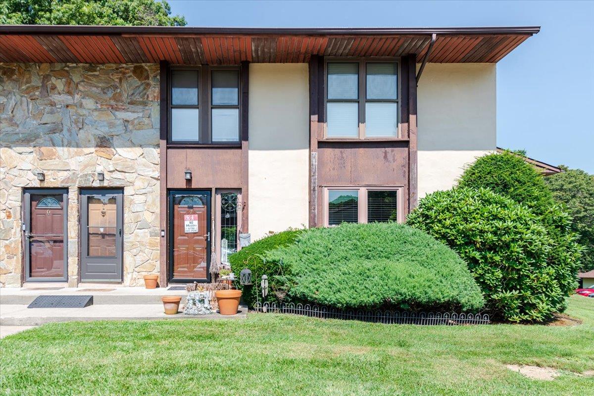 7 Hemlock Court # 7, Selden, NY 11784