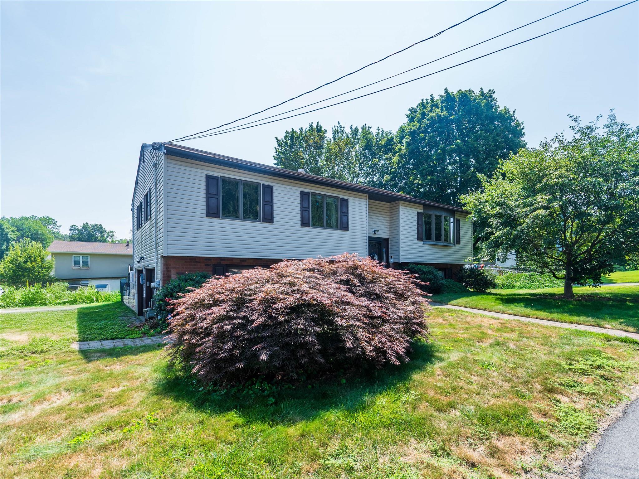 12 Oxford Road, New Windsor, NY 12553