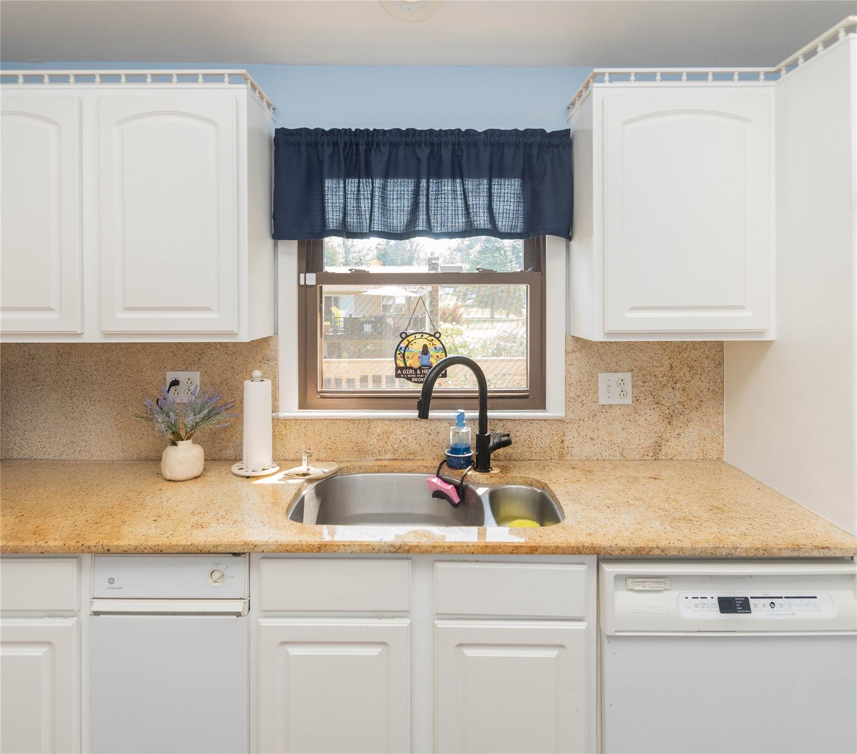 12 Oxford Road, New Windsor, NY 12553