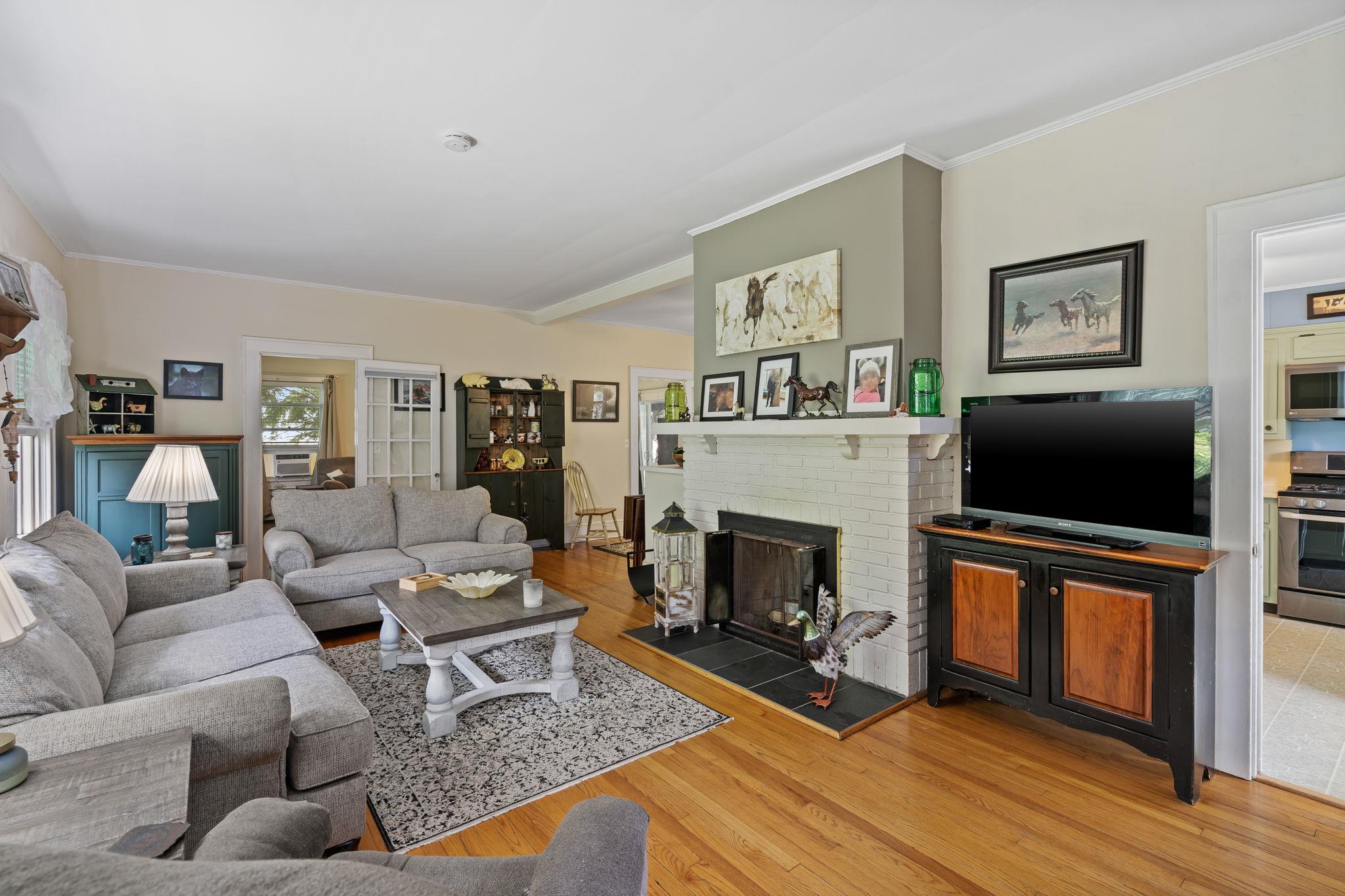 8 Hillcrest Avenue, Ellenville, NY 12428