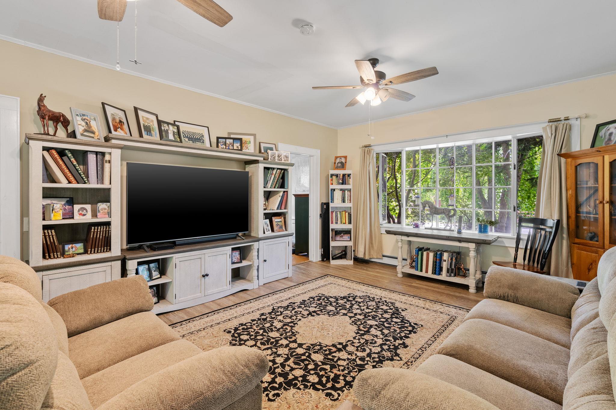 8 Hillcrest Avenue, Ellenville, NY 12428