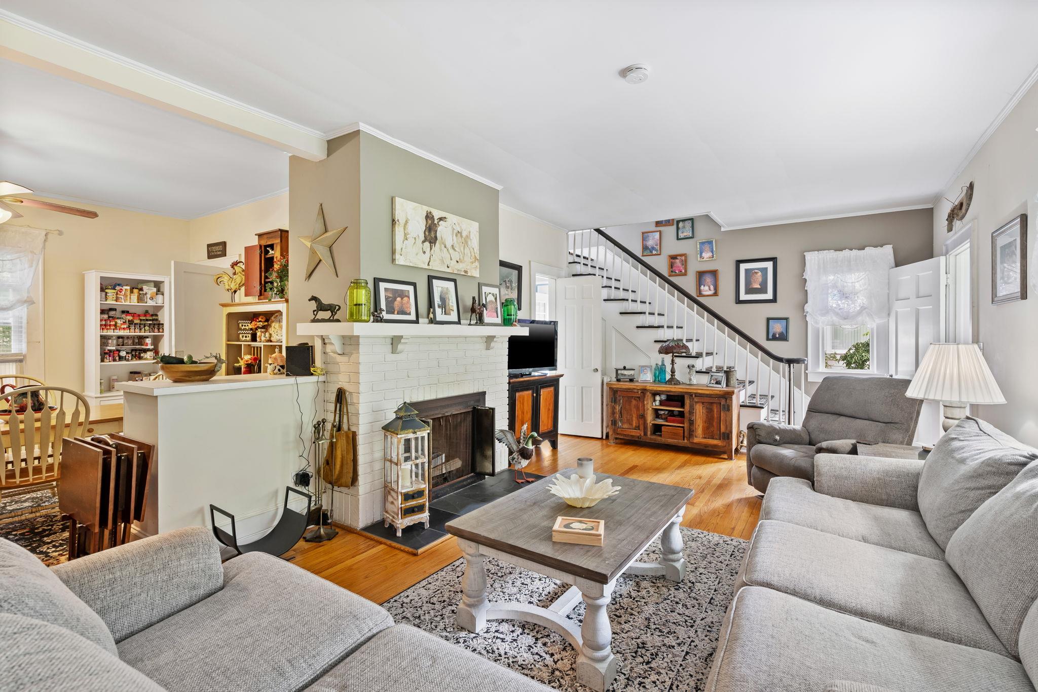 8 Hillcrest Avenue, Ellenville, NY 12428