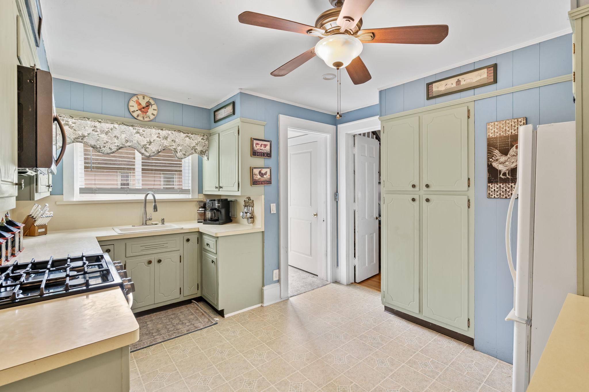 8 Hillcrest Avenue, Ellenville, NY 12428