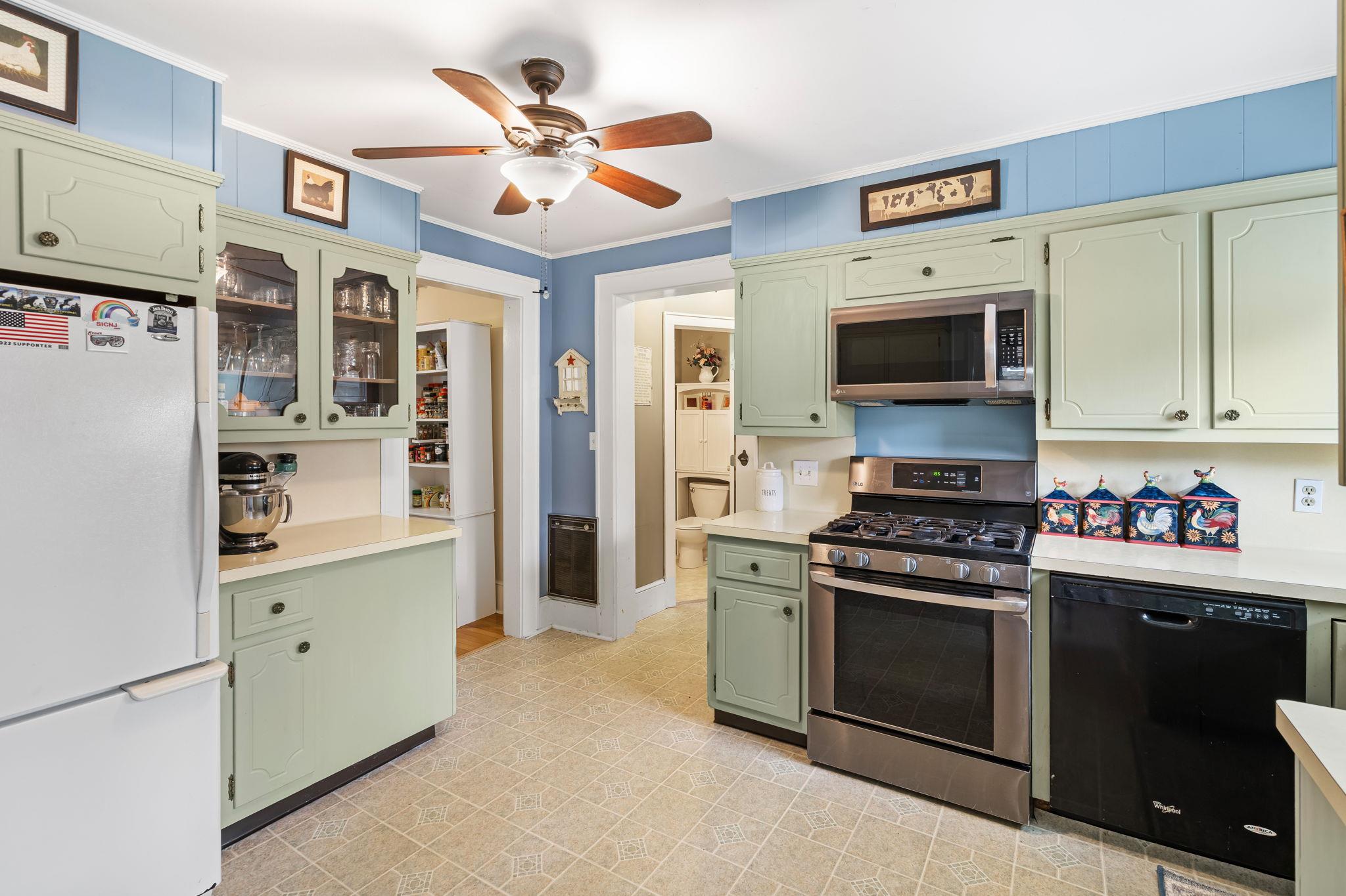 8 Hillcrest Avenue, Ellenville, NY 12428