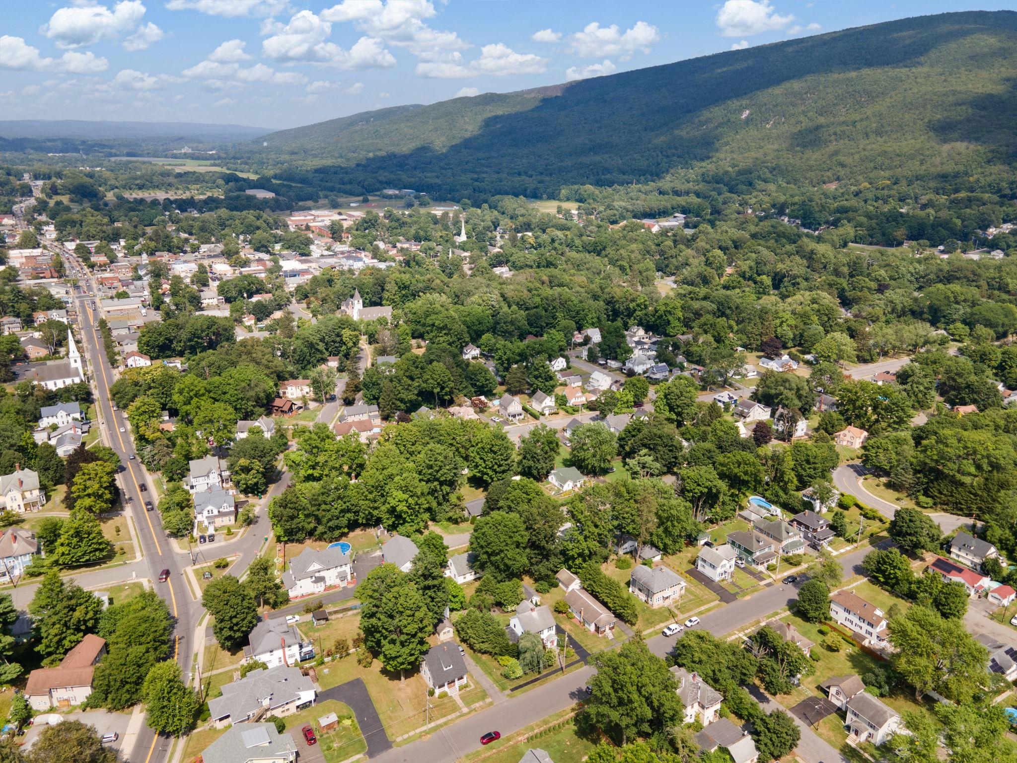 8 Hillcrest Avenue, Ellenville, NY 12428