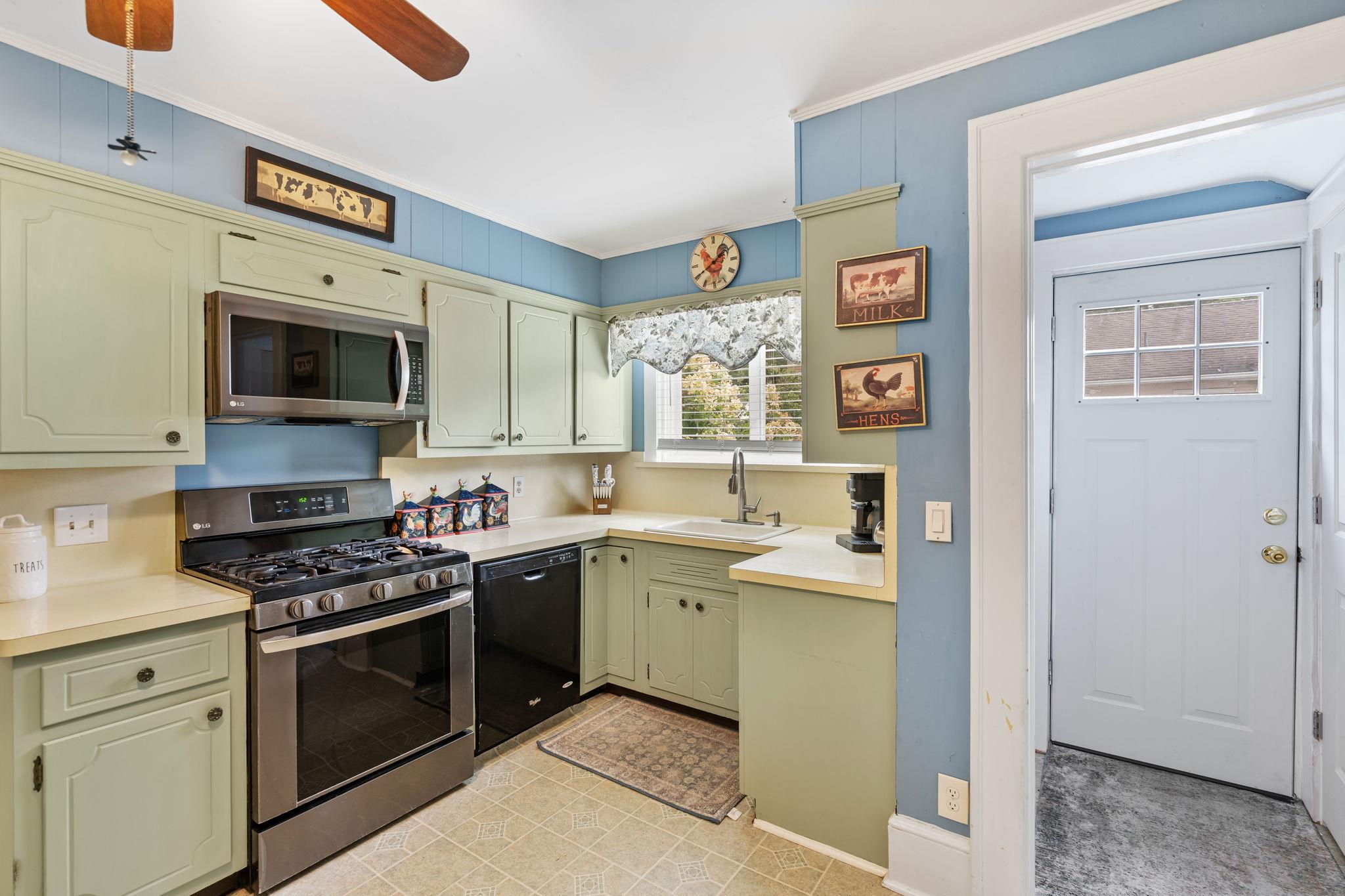 8 Hillcrest Avenue, Ellenville, NY 12428