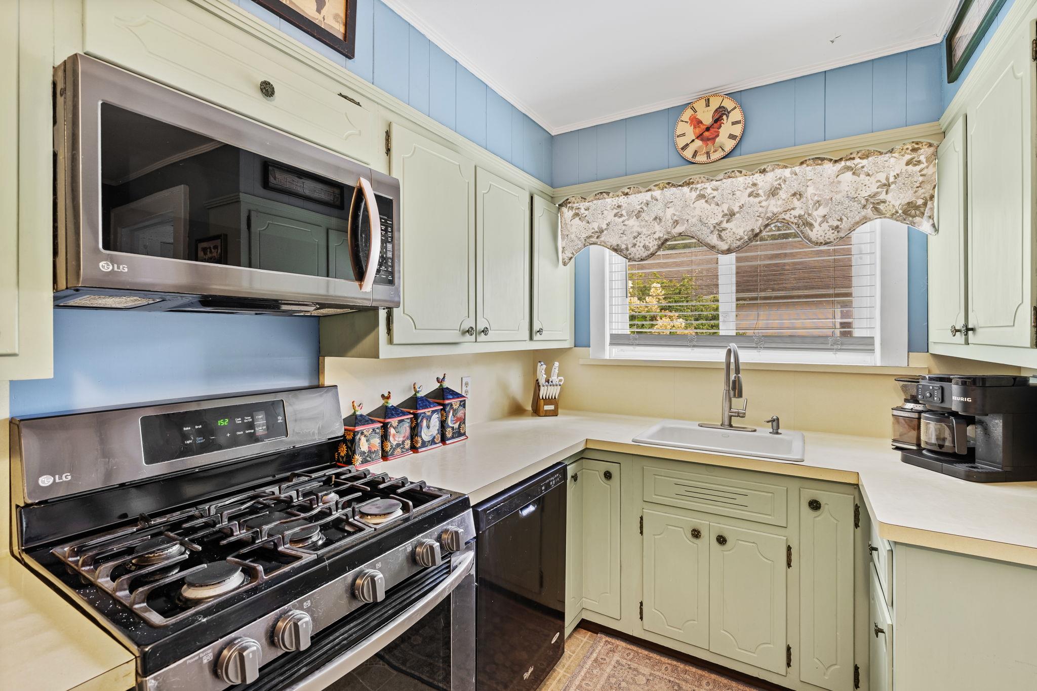 8 Hillcrest Avenue, Ellenville, NY 12428