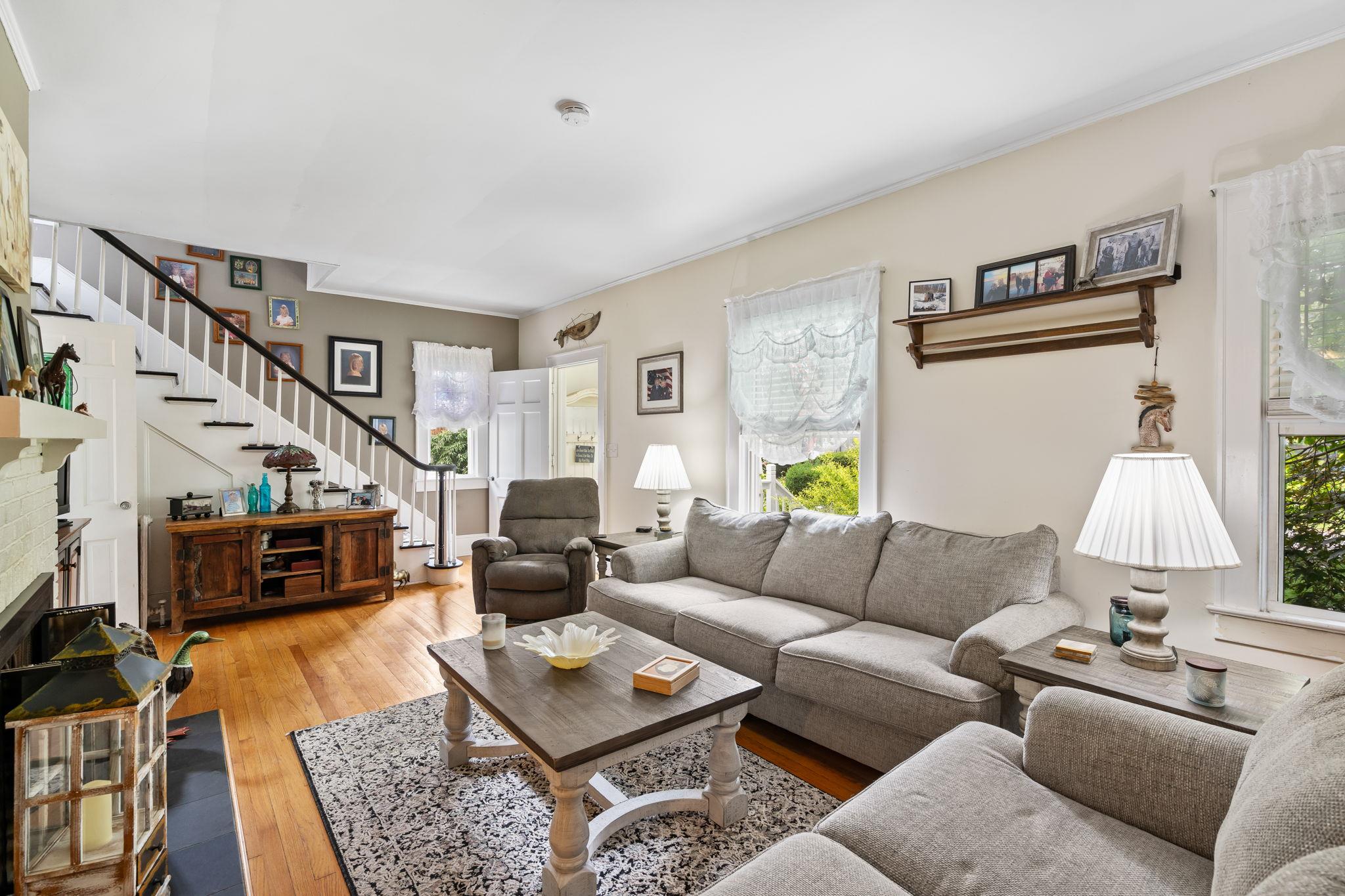 8 Hillcrest Avenue, Ellenville, NY 12428