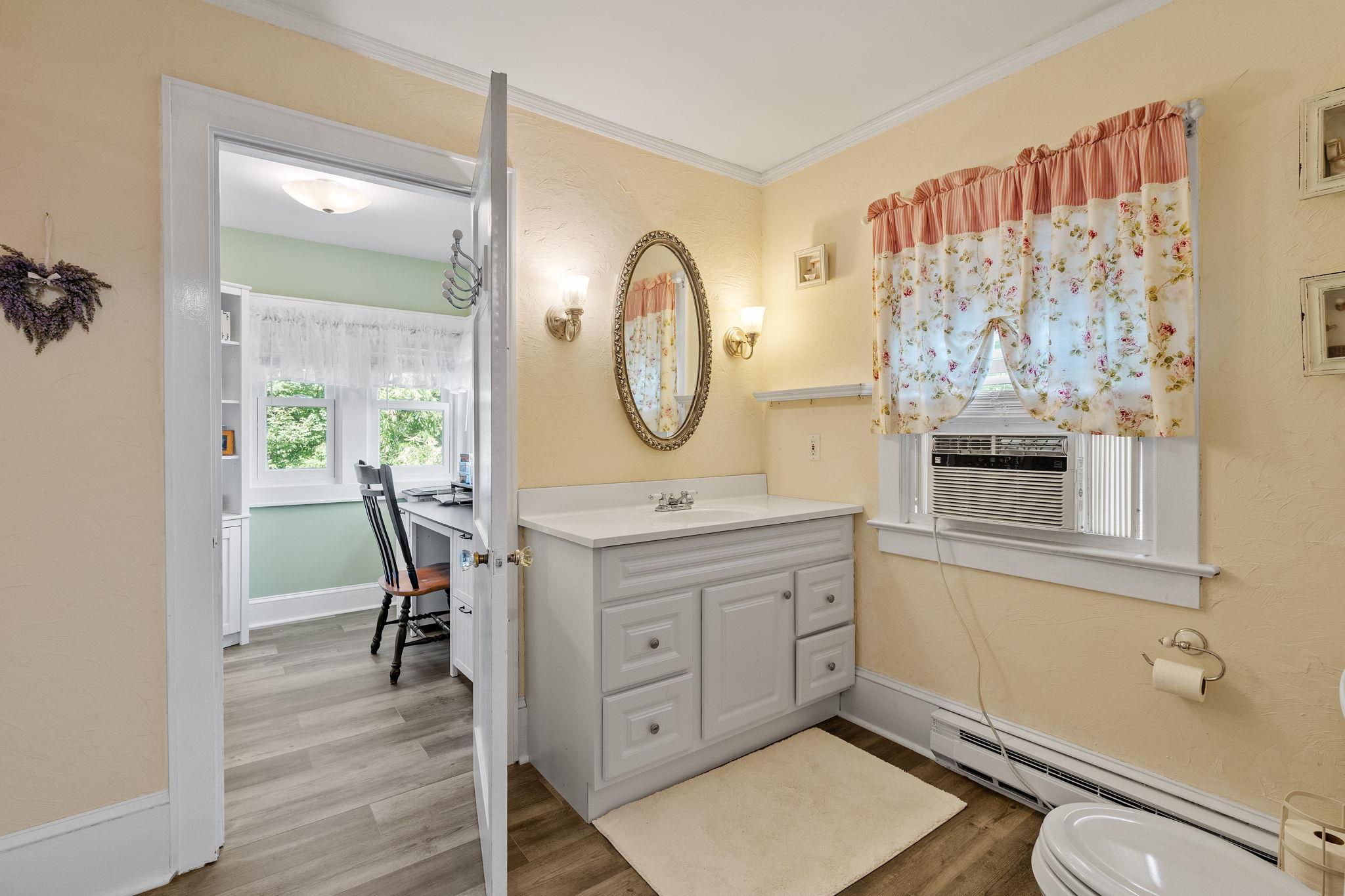 8 Hillcrest Avenue, Ellenville, NY 12428