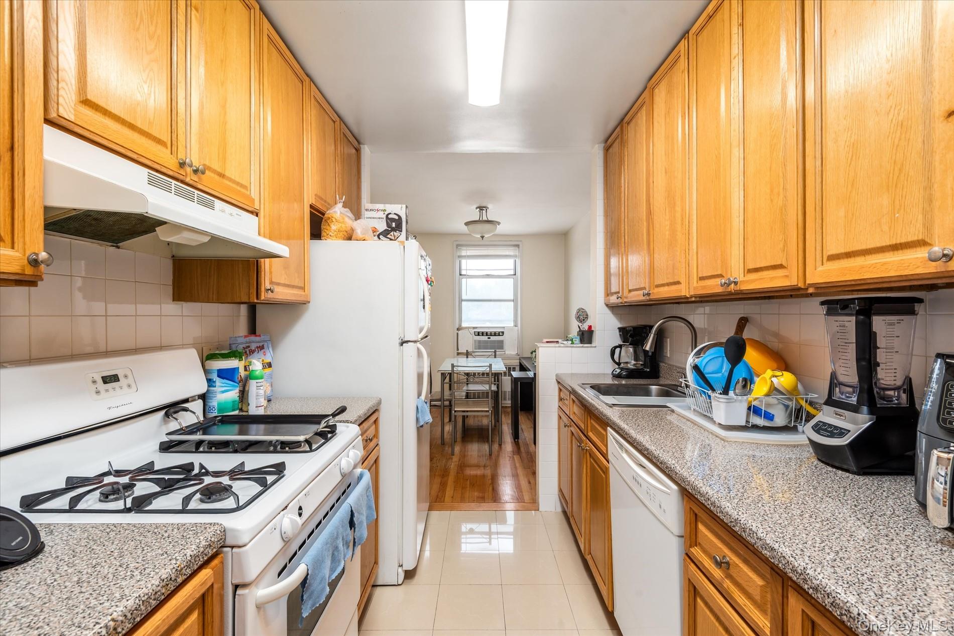 60-11 Broadway # 3L, Woodside, NY 11377