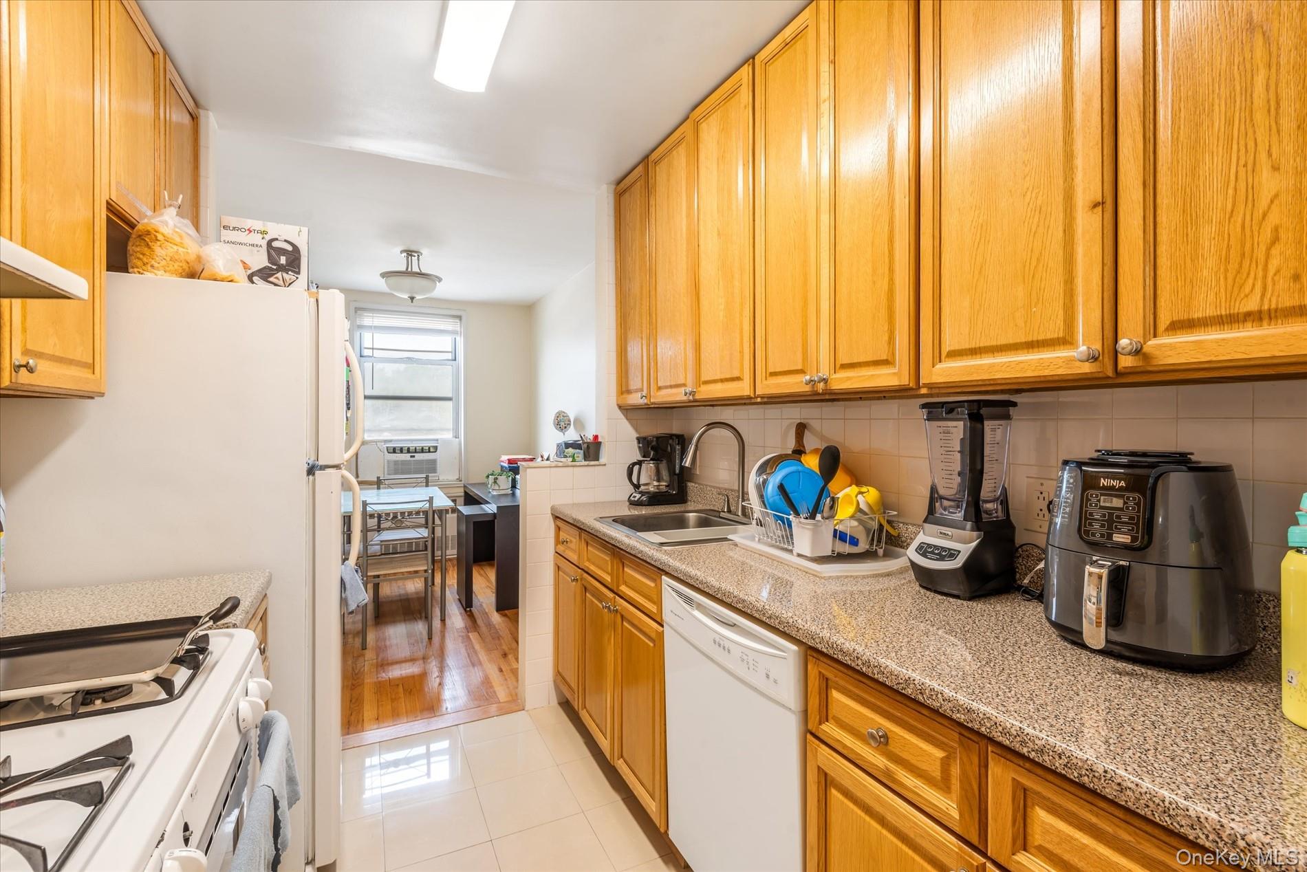 60-11 Broadway # 3L, Woodside, NY 11377