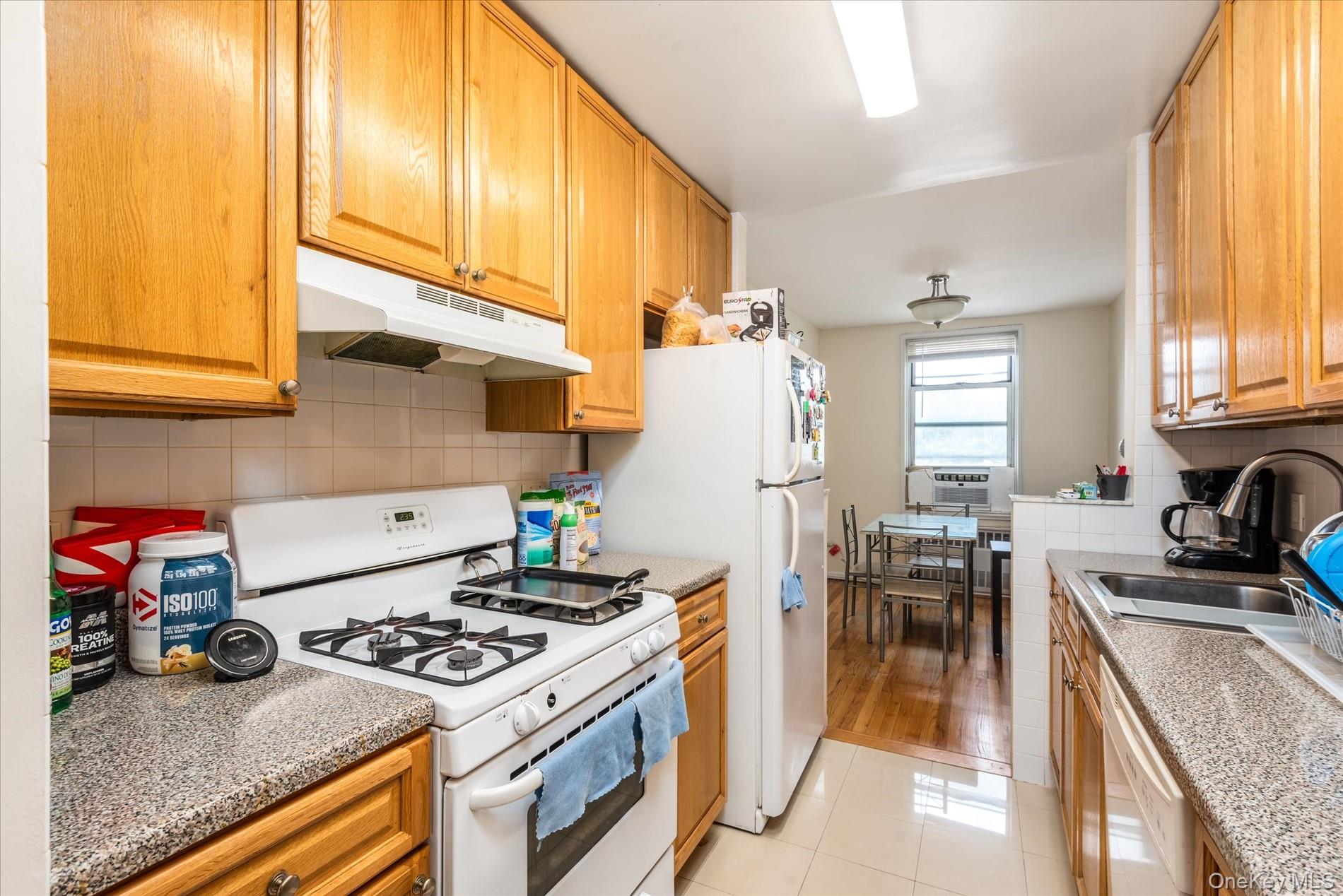 60-11 Broadway # 3L, Woodside, NY 11377