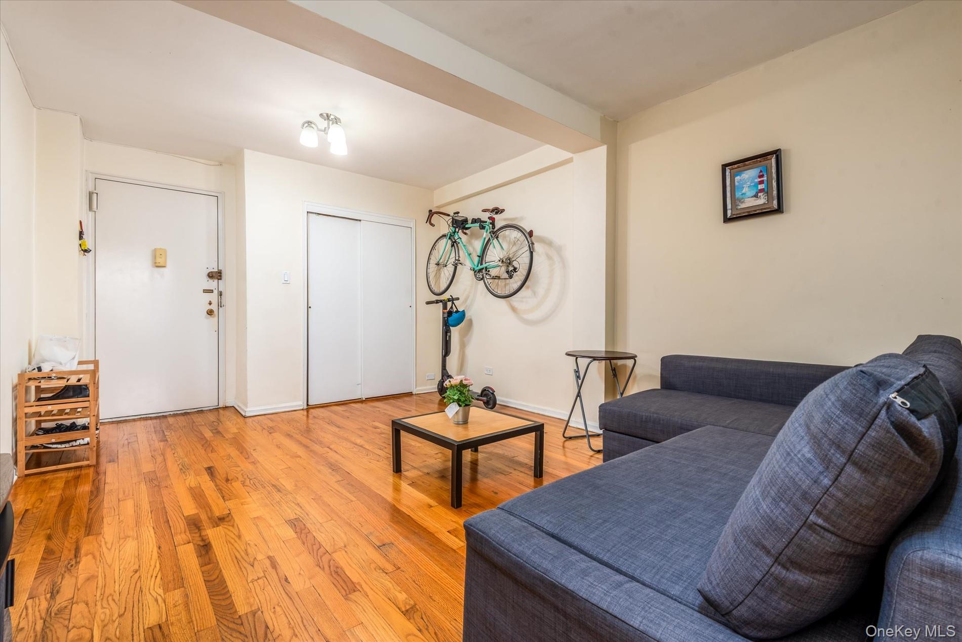 60-11 Broadway # 3L, Woodside, NY 11377