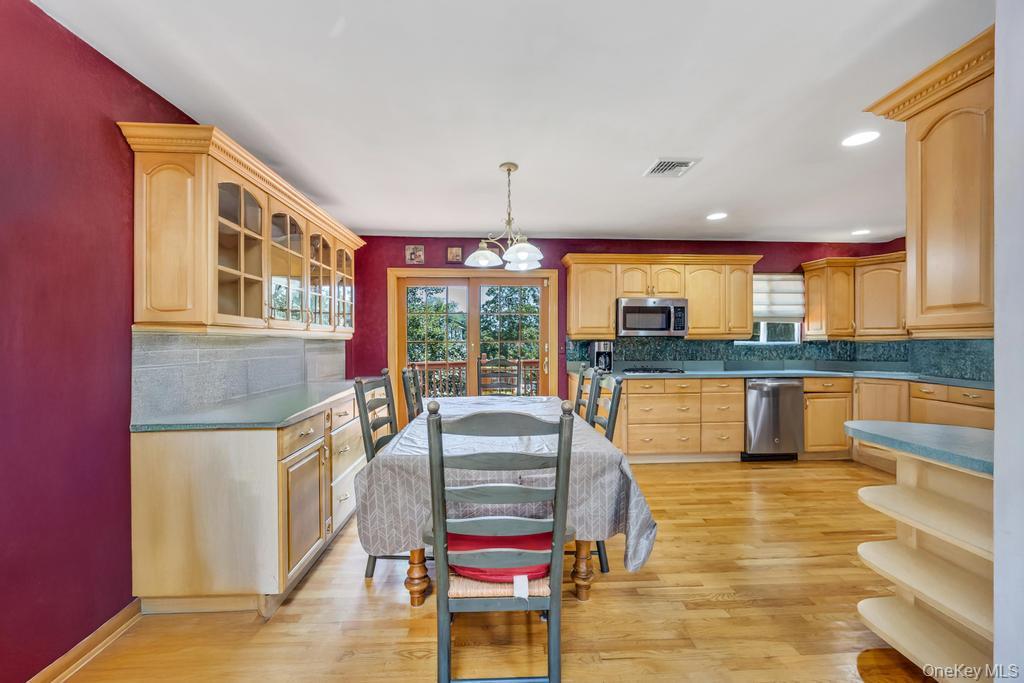 371 W 20th Street, Deer Park, NY 11729