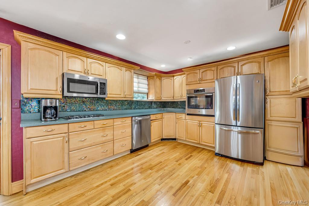 371 W 20th Street, Deer Park, NY 11729