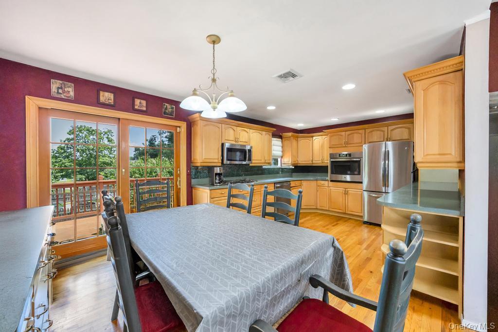 371 W 20th Street, Deer Park, NY 11729