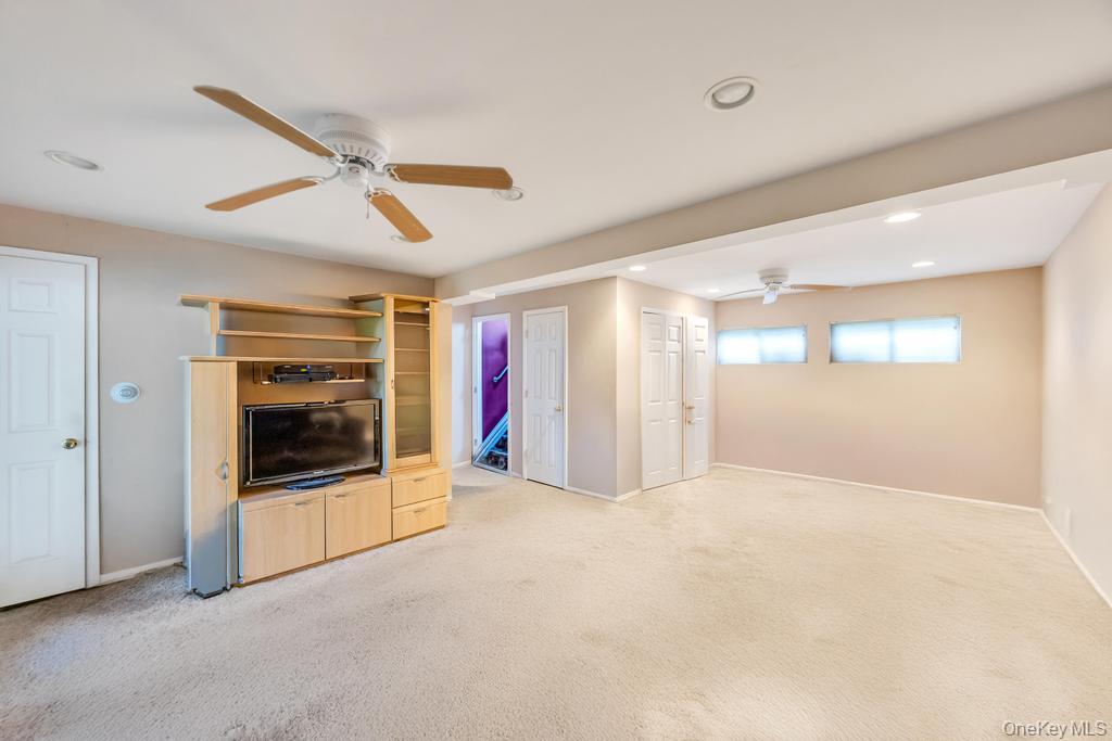 371 W 20th Street, Deer Park, NY 11729