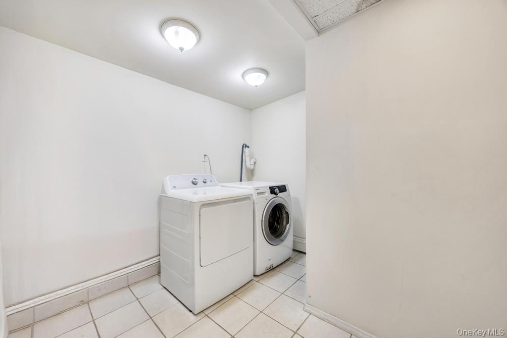 371 W 20th Street, Deer Park, NY 11729