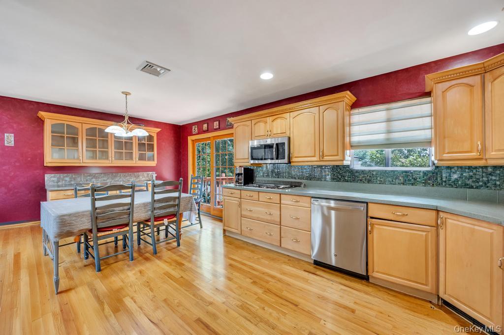 371 W 20th Street, Deer Park, NY 11729