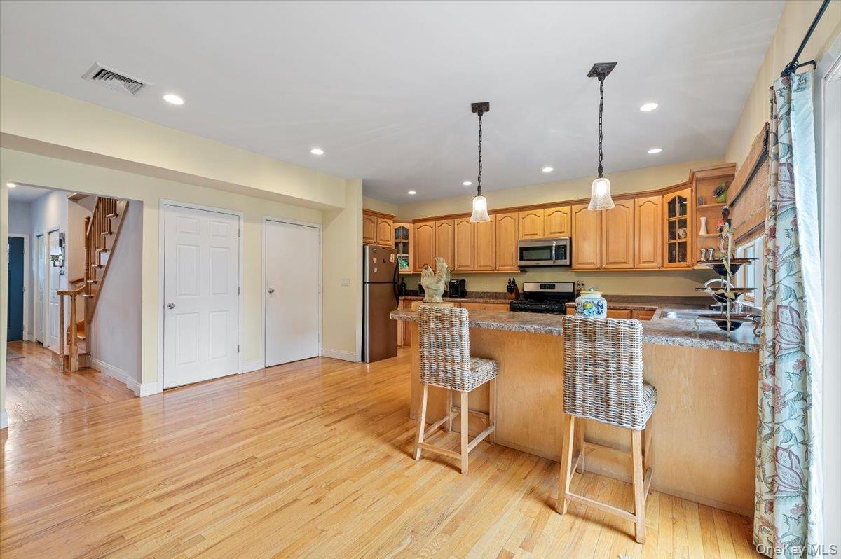 189 N Windhorst Avenue, Bethpage, NY 11714