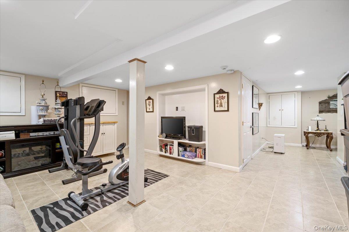 189 N Windhorst Avenue, Bethpage, NY 11714