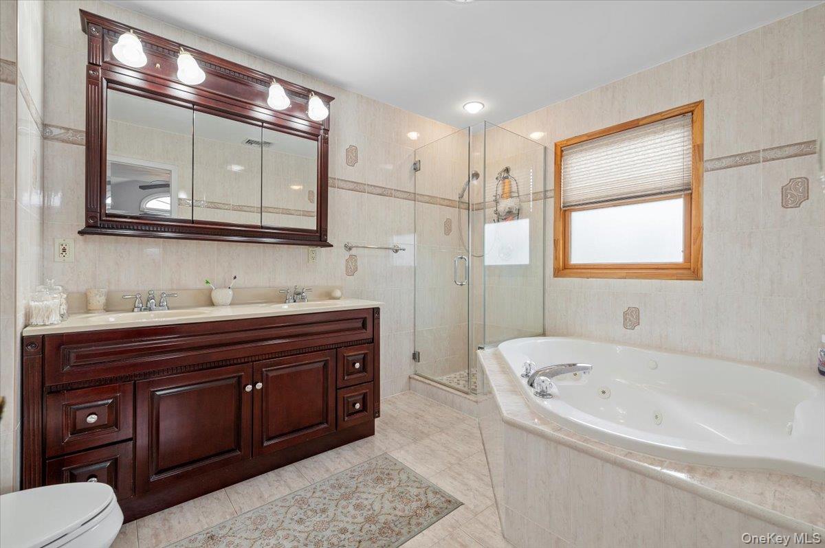 189 N Windhorst Avenue, Bethpage, NY 11714