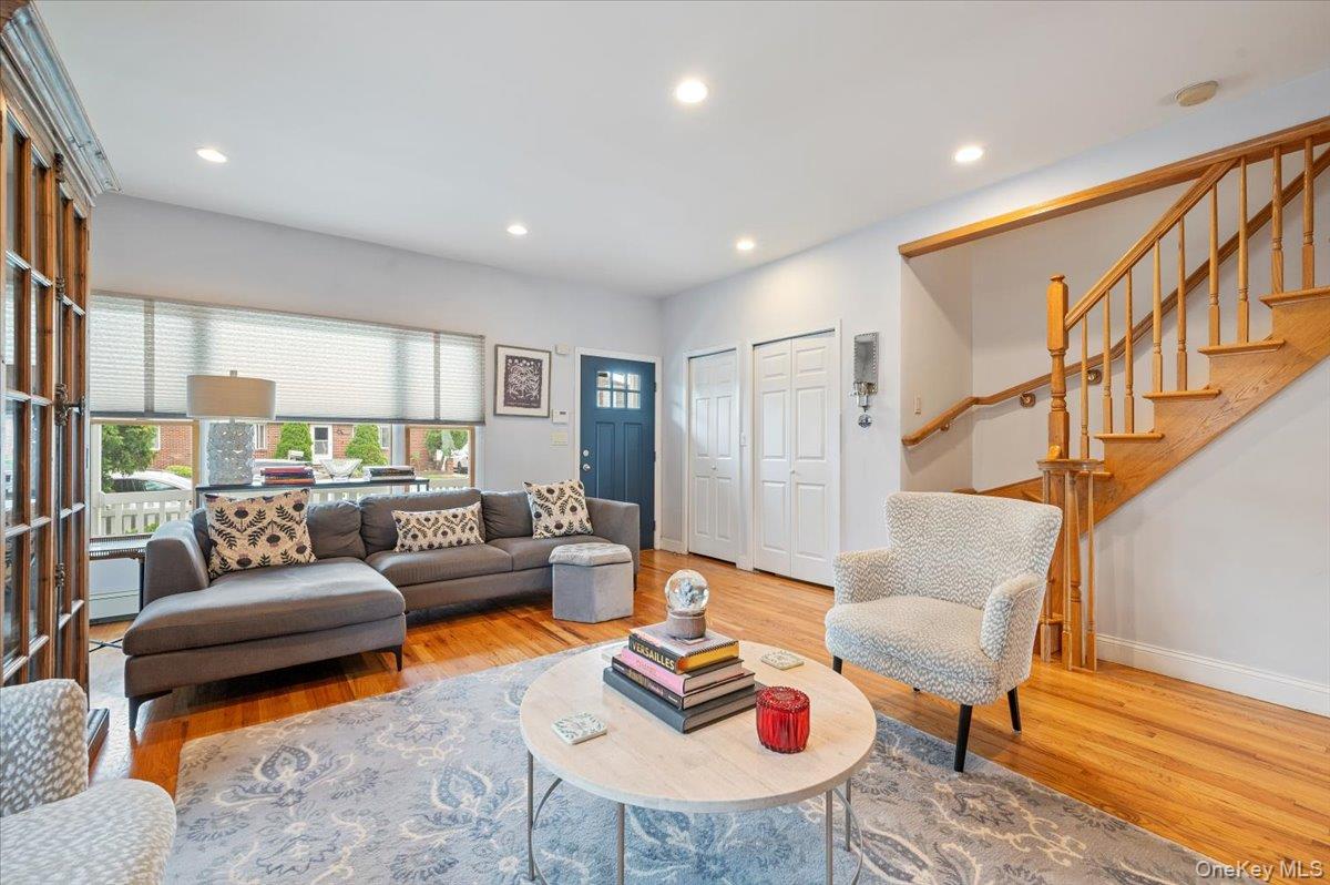 189 N Windhorst Avenue, Bethpage, NY 11714