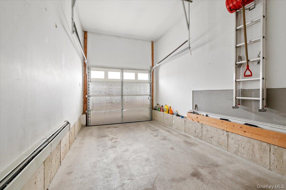 189 N Windhorst Avenue, Bethpage, NY 11714